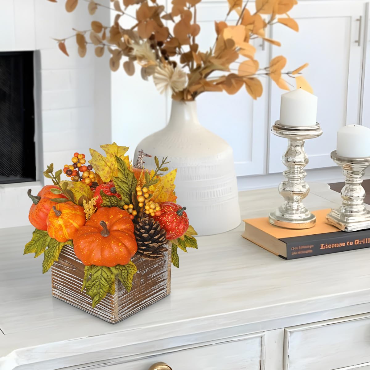 Décoration d'automne dans un vase en bois avec feuilles d'érable | Décoration d'automne citrouille avec pommes de pin, centre de table pour mariage d'automne, décoration d'intérieur d'automne