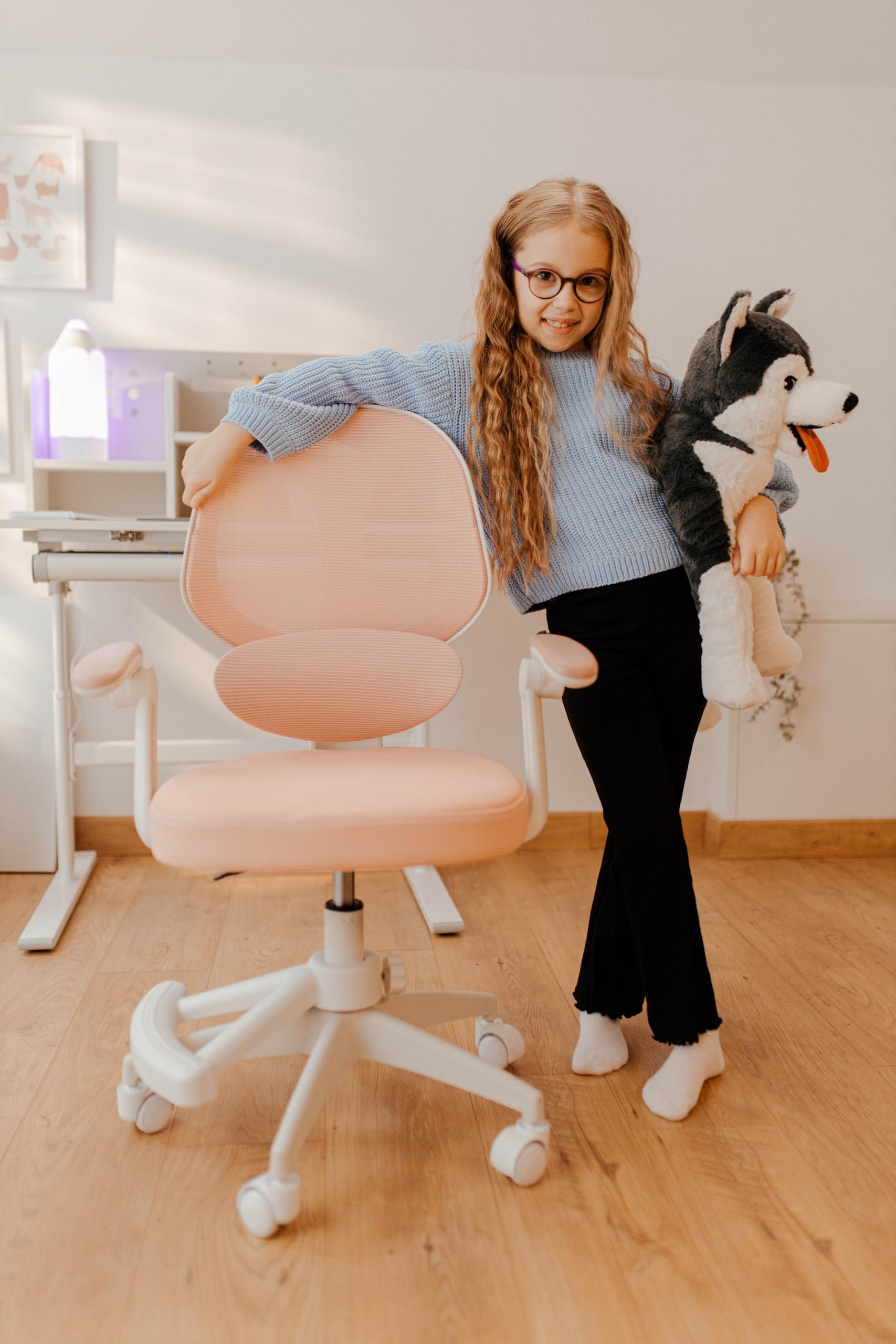 MARK ADLER Junior 4.5 Schreibtischstuhl Kinder – Ergonomischer Kinderschreibtischstuhl – Mit Fußstütze – Höhenverstellbar 80–150 cm – Drehstuhl mit 360° Rotation – Mitwachsendes Design - Rosa