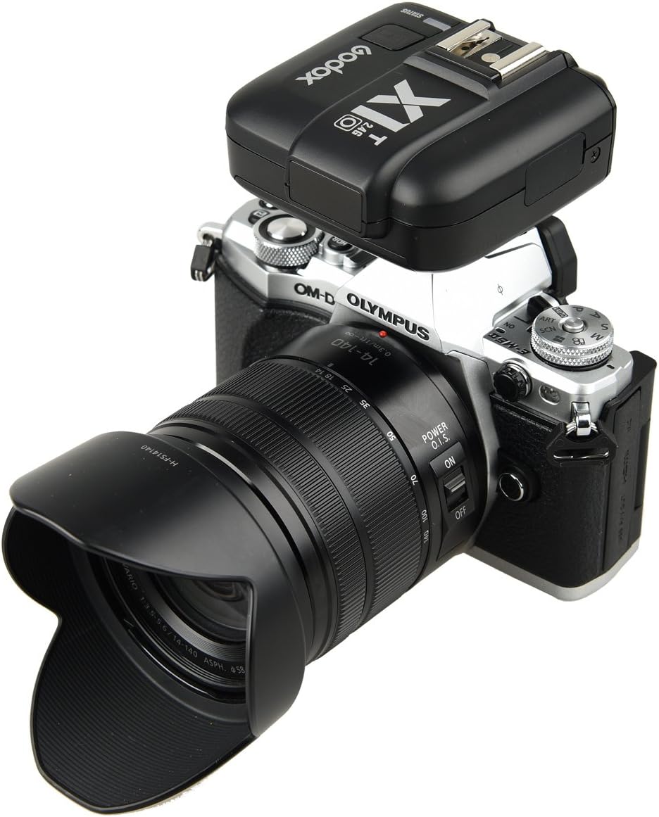 Godox X1TO מותקן על מצלמת אולימפוס, צדדית view