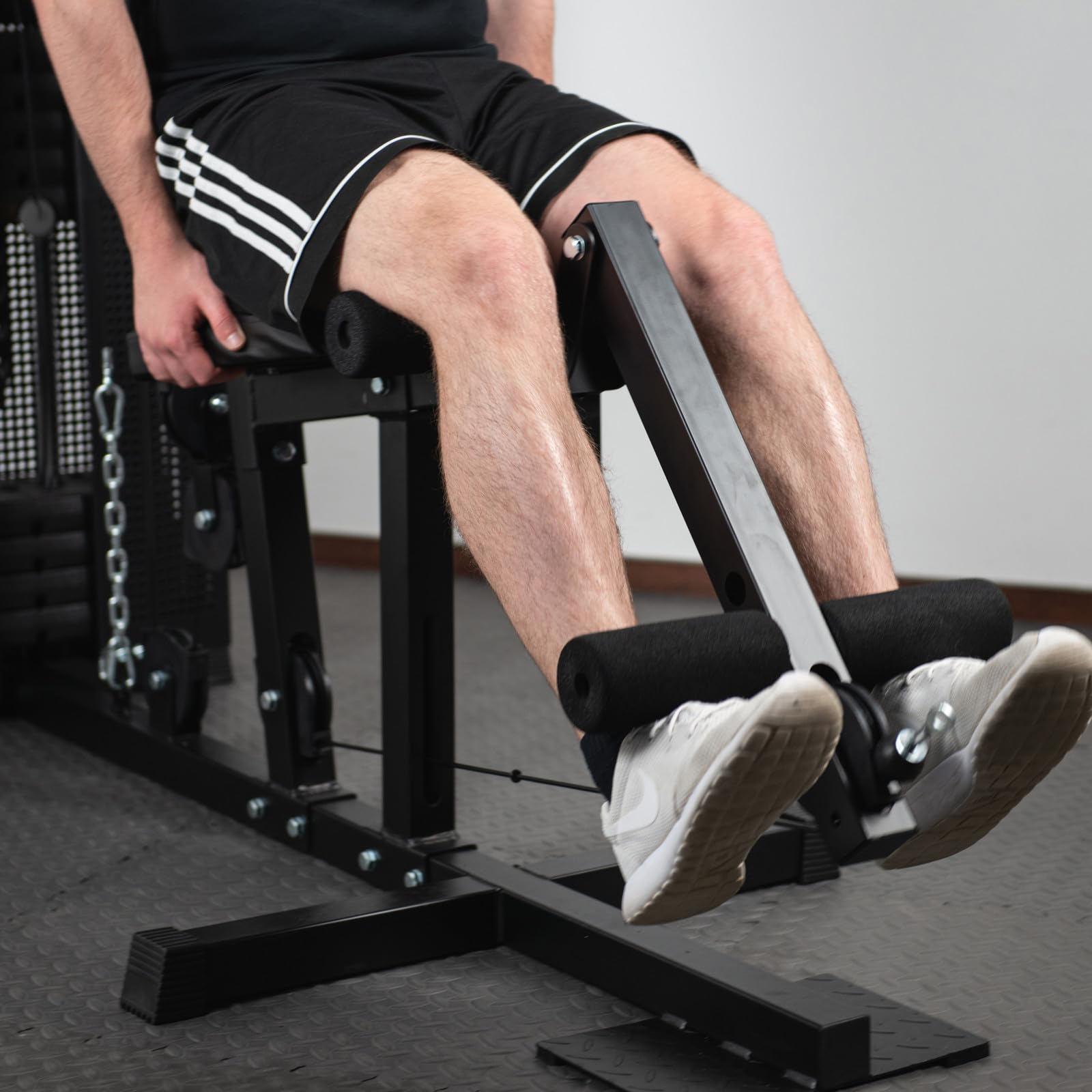 KETTLER Kraftstation Basic – Kompakter Multigym-Station für Ganzkörper-Krafttraining zu Hause, 50-kg-Gewichtsblock, Brustpresse, Butterfly, Latzug, Beinstrecker, max. 100 kg Benutzergewicht
