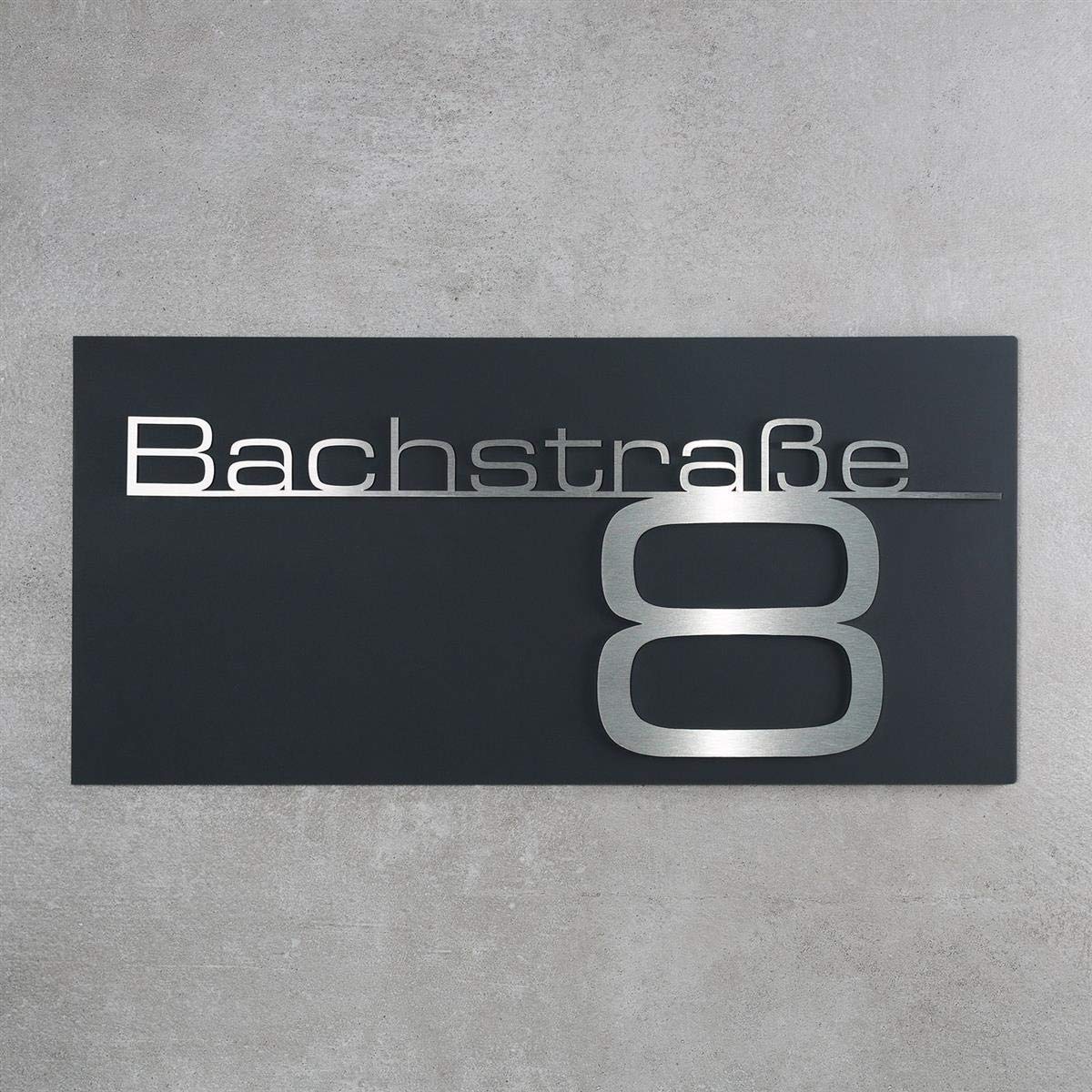 Metzler Hausnummer, Schriftzug aus Edelstahl, individuelles Hausnummernschild in Anthrazit (RAL 7016), Straßenschild mit Hausnummer, massiv & gebürstet, 3D-Effekt, Made in Germany, Größe: 40 x 20 cm