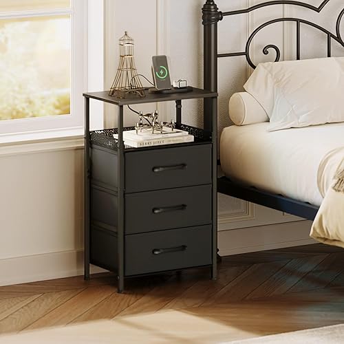 Vista 2 de Juego de 2 mesitas de noche con estación de carga, mesita de noche de 26.4 pulgadas de alto con estante de metal, mesa auxiliar moderna con 3