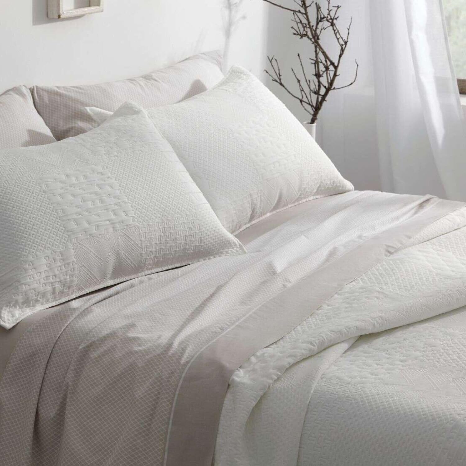 Burrito Blanco | Colcha 100% Poliéster Cama 150 Blanco | Incluye 2 Fundas de Cojín | Tacto Cotton Touch | Relleno 360 g/m² | Tacto Suave | Larga Duración