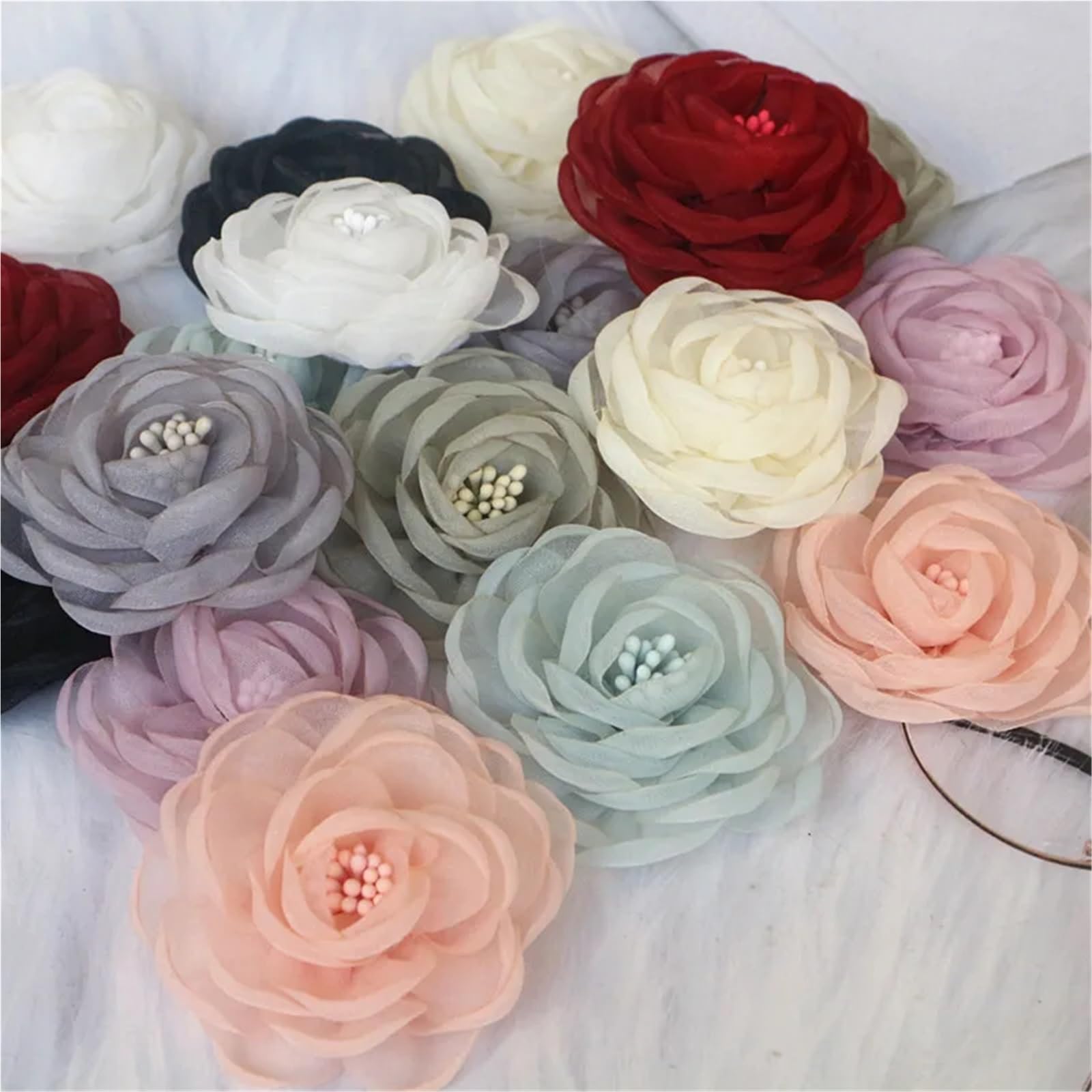 Mini Flores De Tela 50 Rosas Artificiales de 5, cm con núcleo Tela Gasa 3D for decoración Vestidos Boda, Sombreros y Costura DIY(White)
