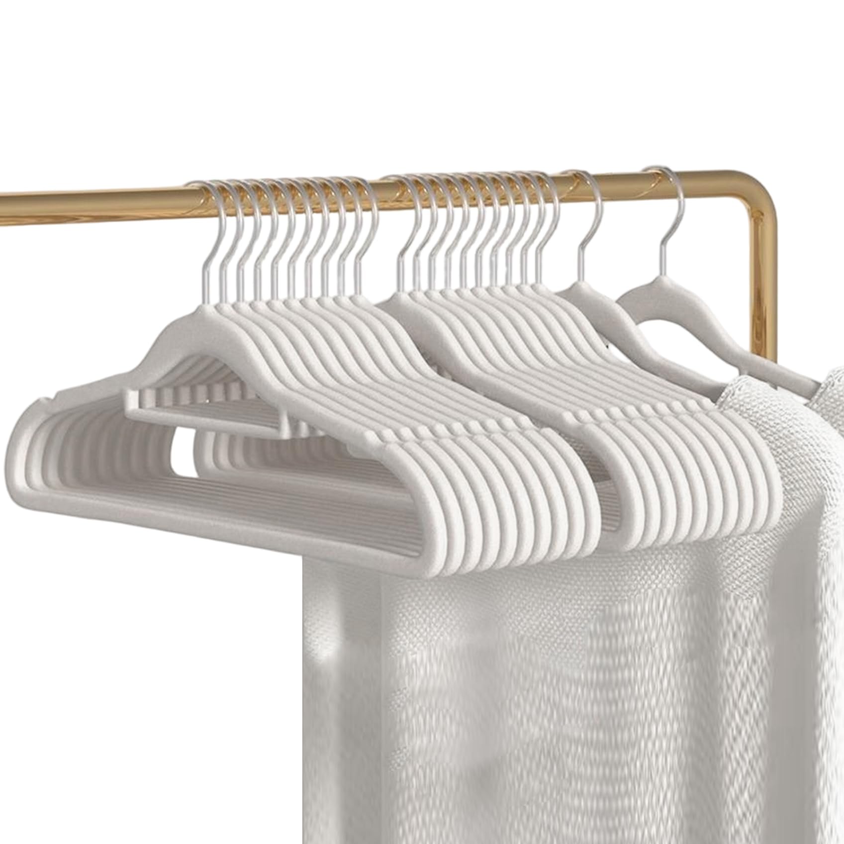 Cintres en feutre antidérapants pour maintenir vos vestes et robes sans glisser