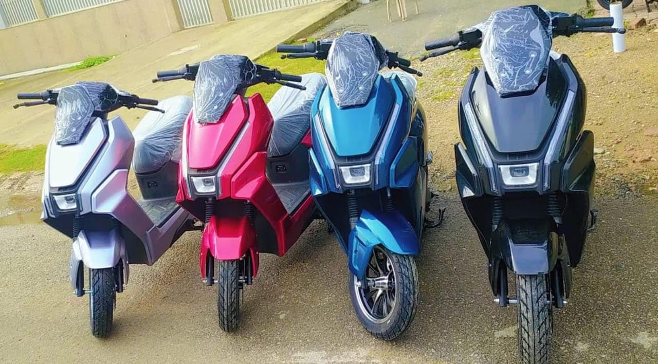 ULTRABIKES MAX Electric Scooter with 60V 32AH Lithium Ion Battery