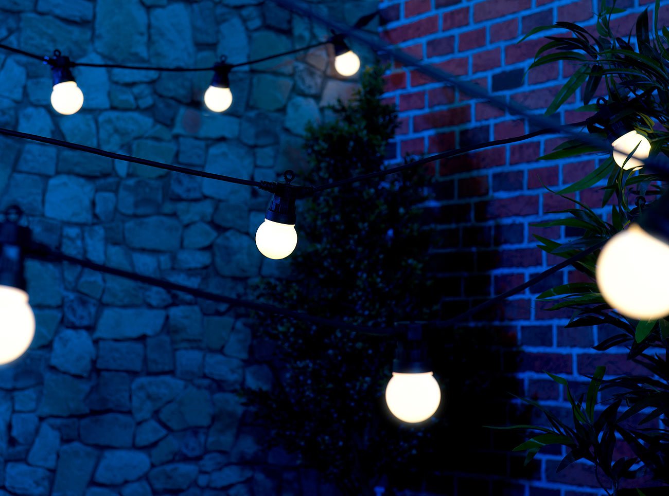 Lunartec Party-Lichterkette, 20 weiße LEDs in Glühbirnenform, 8 W, 13 m, IP44