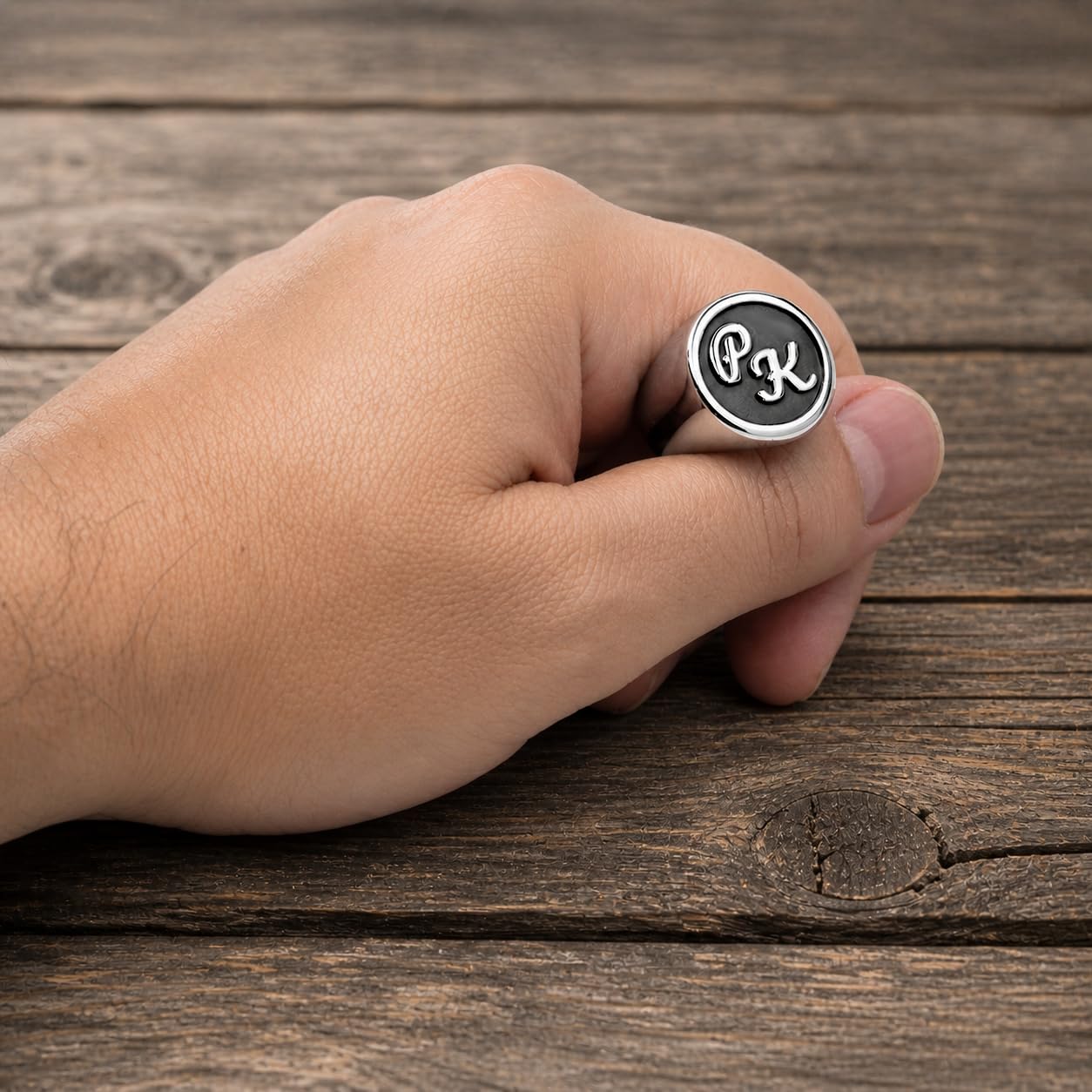 Generisch Siegelring mit Wunschgravur aus Edelstahl mit Monogramm Tiefengravur Ø 21 mm Initialen für Herren inkl. Schmuckbeutel