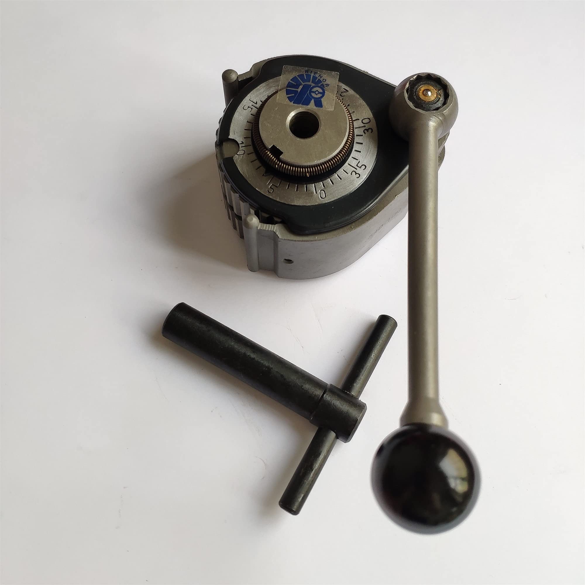Spannzangenfutter, 40 Positionen, Schnellwechsel-Werkzeug-Pfosten-Set, Drehbank, 150–300 mm, europäischer Stil, enthält 5 Stück: 1 Werkzeugpfosten, 4 Halterungen