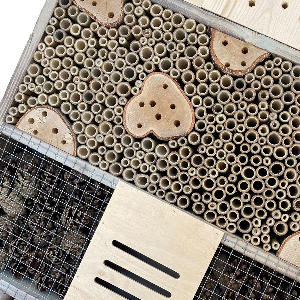 Insektenhotel 57 x 80 x 11,5 cm aus Holz – Bienen- und Schmetterlingshotel für nützliche Insekten, mit natürlichem Füllmaterial