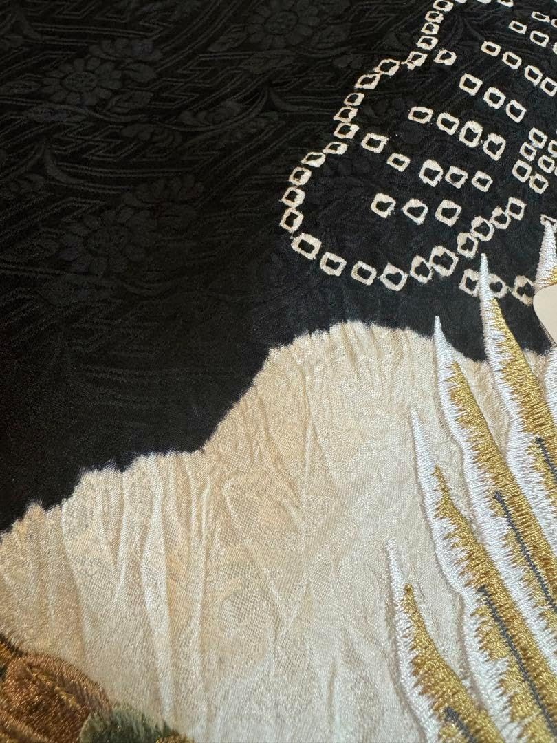 七五三に逸品 正絹綸子黒色に枝垂れ菊と貝桶文 七歳着物フルセット