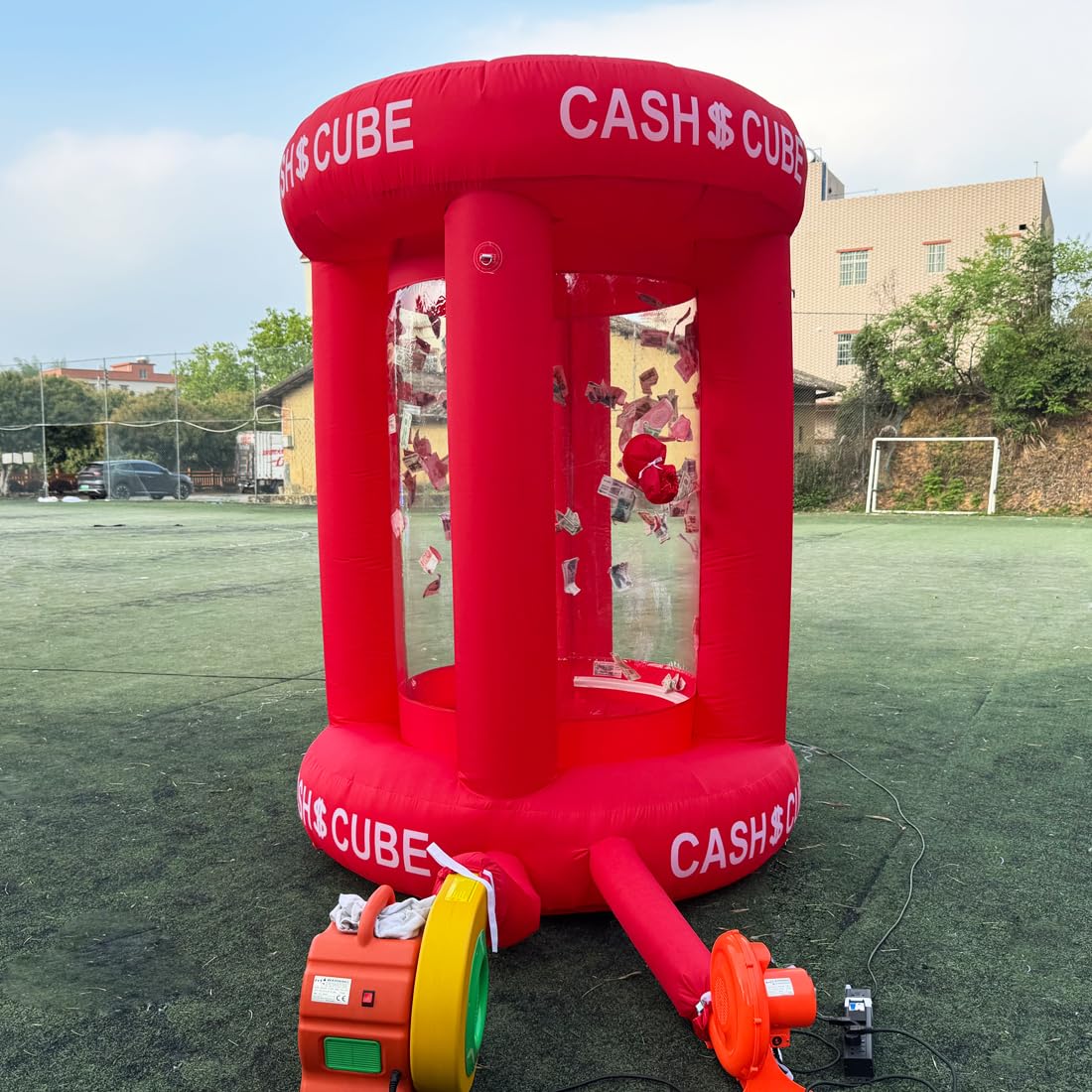 Aufblasbare rote Geldwürfelkabine Aufblasbarer Würfel Bargeld Greifer Maschine Schnell Aufblasbare Geldautomat Booth Geldgreifer Maschine mit 2 Gebläsen für Werbeaktion Werbung Events