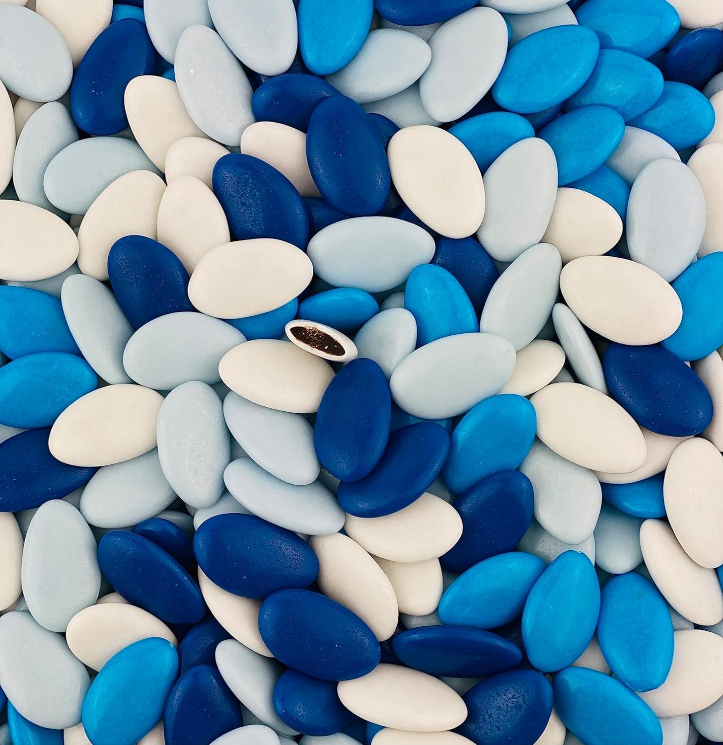 Dragées chocolat variation de bleu turquoise bleu marine blanc 1kg - Fabrication artisanale en Fance