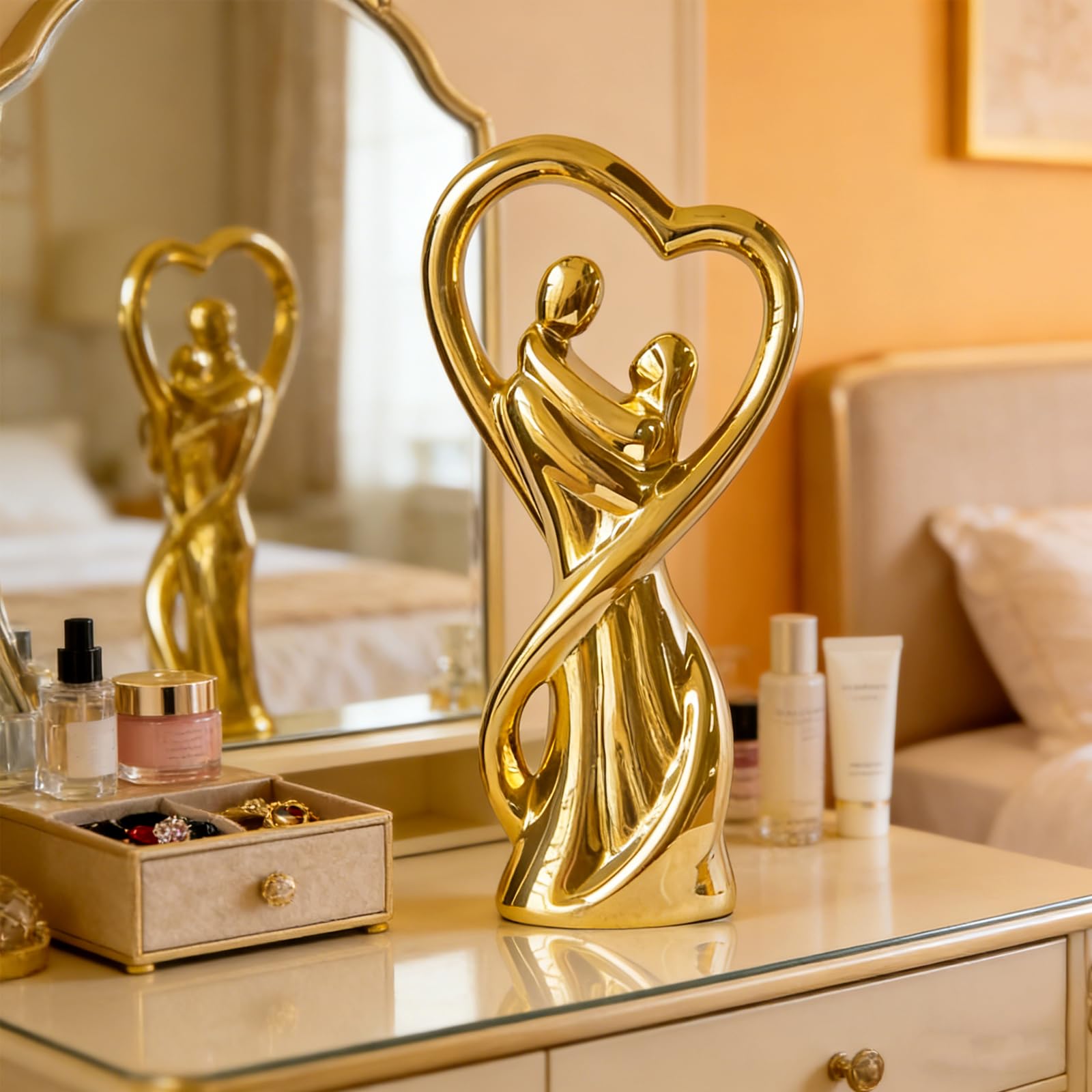 Statues en Porcelaine d'art De Couple Affectueux,Sculpture Peinte à la Main de 32cm de Haut,Statue élégante comme Symbole d'amour et d'affection,Figure décorative Parfaite comme Cadeau (Gold)