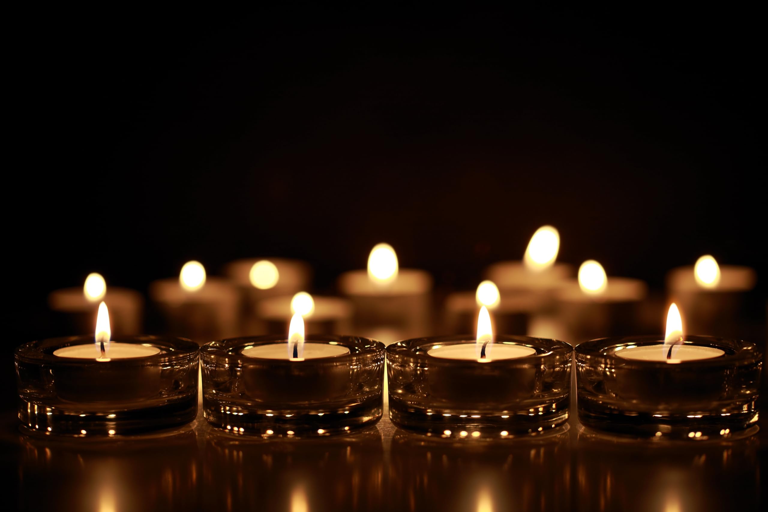 Horeca Candles - 200 Lumini Tealight Candele Bianche - Durata 8 ore - Inodore, Non Profumate - Set da 200 Pezzi Tè Luci - Bicchiere di Plastica Trasparente