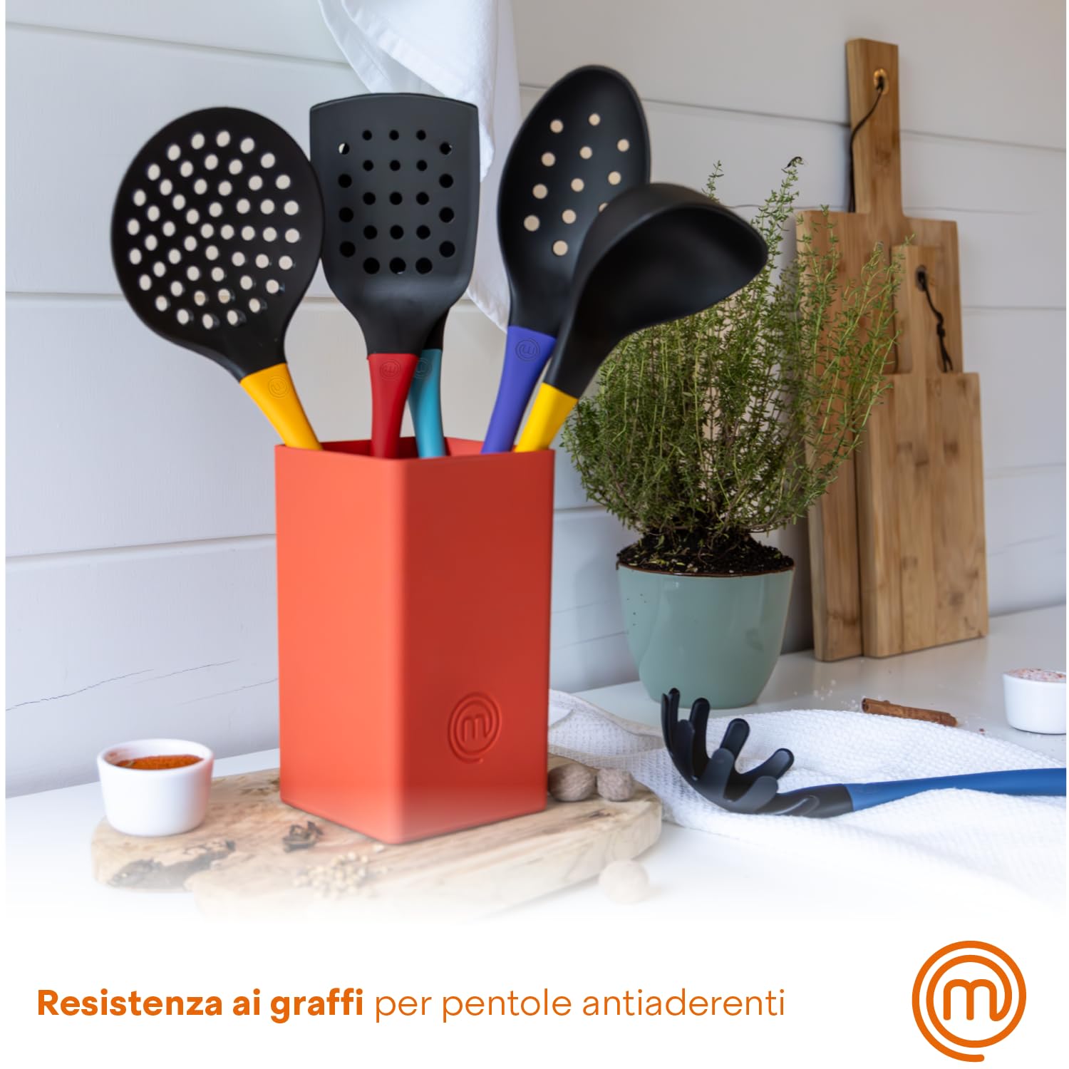 MasterChef Set Utensili Cucina con Porta, Mestoli, Spatola, Cucchiaio, Leccapentole, Set Pasticceria e Altro AntiGraffio e Resistente al Calore, Casa Accesori Antiaderente, Multicolor