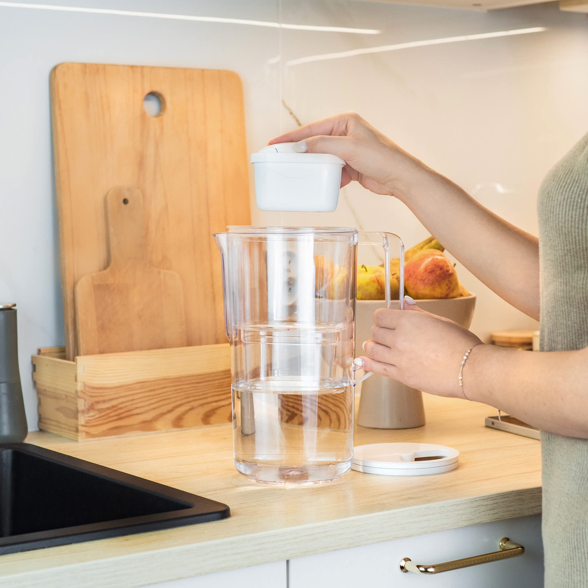 Aquafloow Carafe Filtrante pour Eau 2.5 L, Compatible avec Dafi Unimax, Brita Maxtra, Laica 1000 Series | Réduction du Calcaire, du Chlore - Carafe Filtrante + 1x Filtre à Eau Blanc