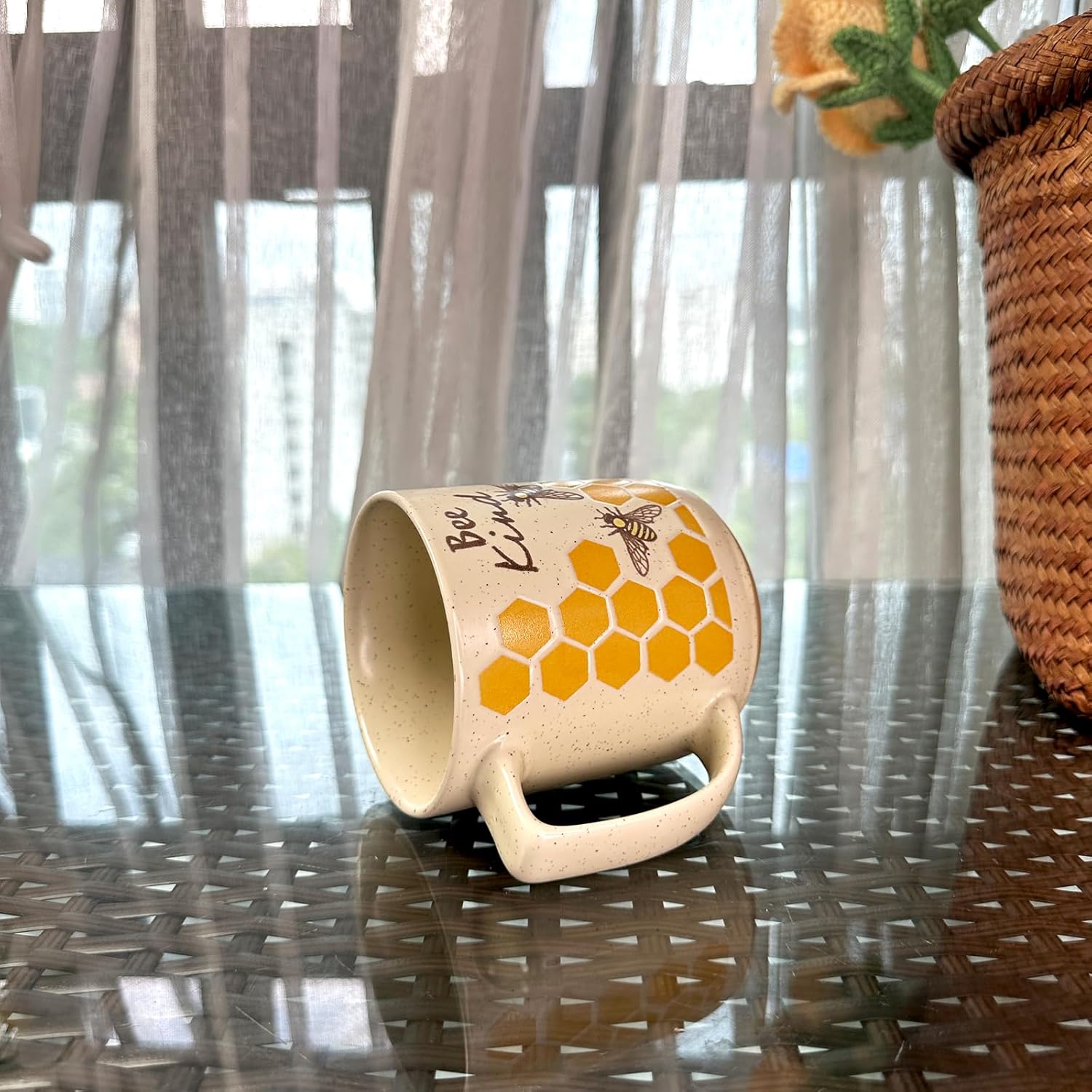 15oz Flowers Bee Mug, Cute Ceramic Coffee and Tea Mug, Dishwasher Microwave Safe, Novelty Tea Cup for Plant Lover, Coffee Mugs Gift for Women and Men
