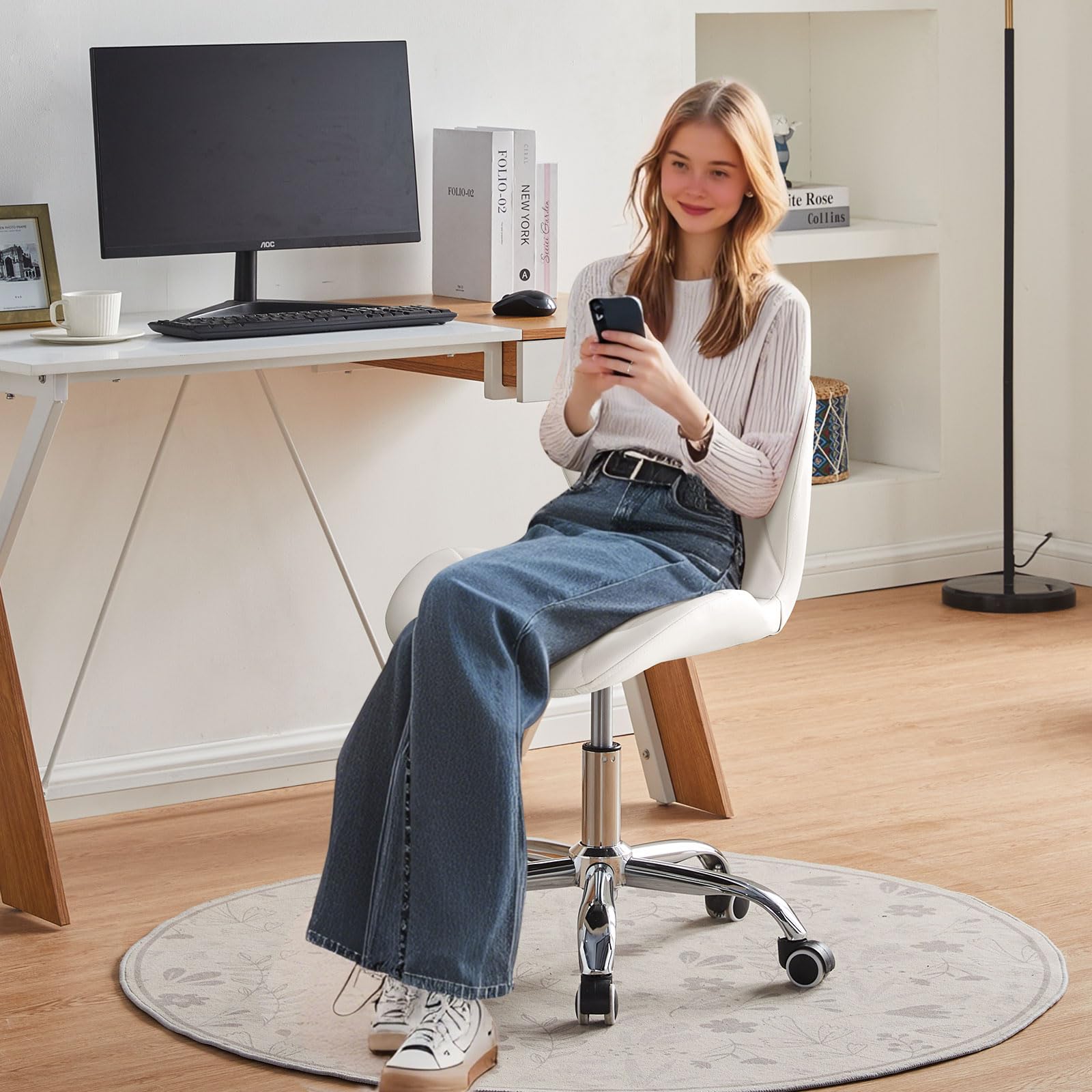 CLIPOP Bürostuhl ohne Armlehnen, Drehstuhl 360°, Schreibtischstuhl mit Rollen, höhenverstellbar, bis 120 Kg Belastbar, für Arbeitszimmer, Schlafzimmer, Homeoffice, Schminkbereich, Weiß