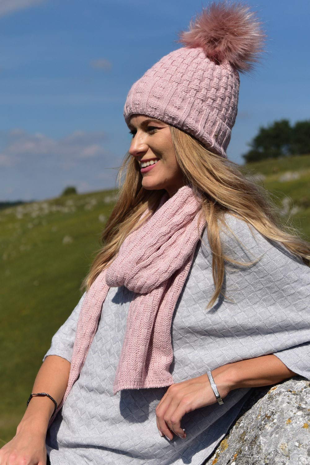 styleBREAKER Unisex Strick-Set Schal Bommelmütze Winter