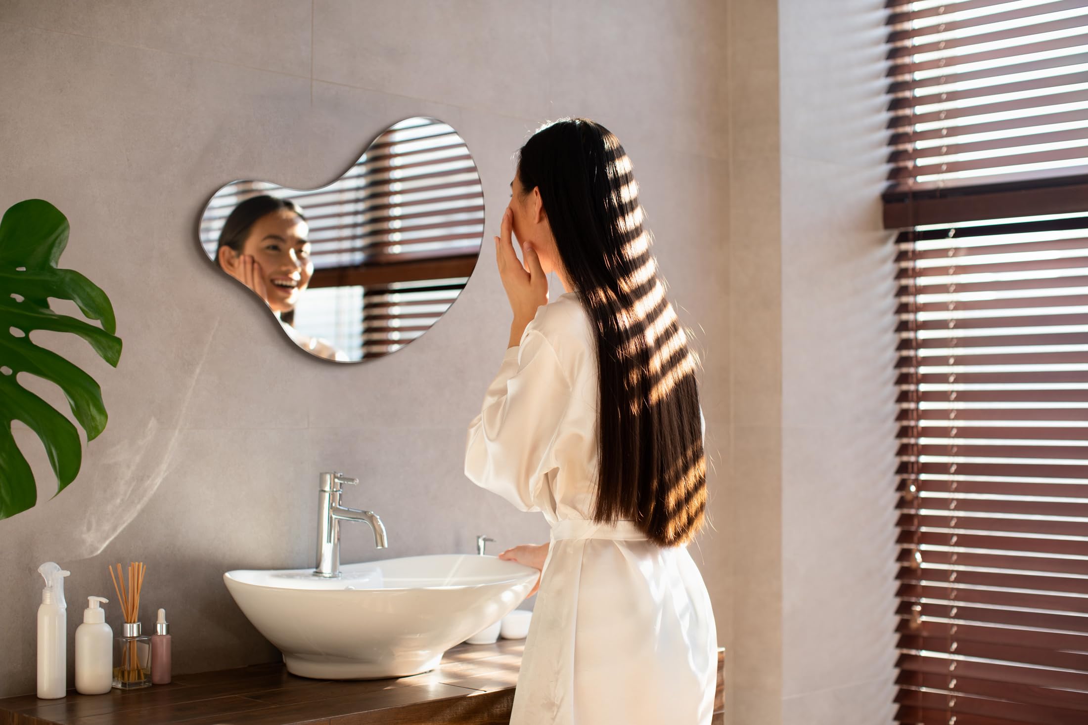 Specchio Irregolare 67,6 x 67 cm Senza Cornice | Design Creativo e Contemporaneo | Perfetto per Bagno, Zona Living, Camera e Studio | Specchio di Design per Arredo Moderno