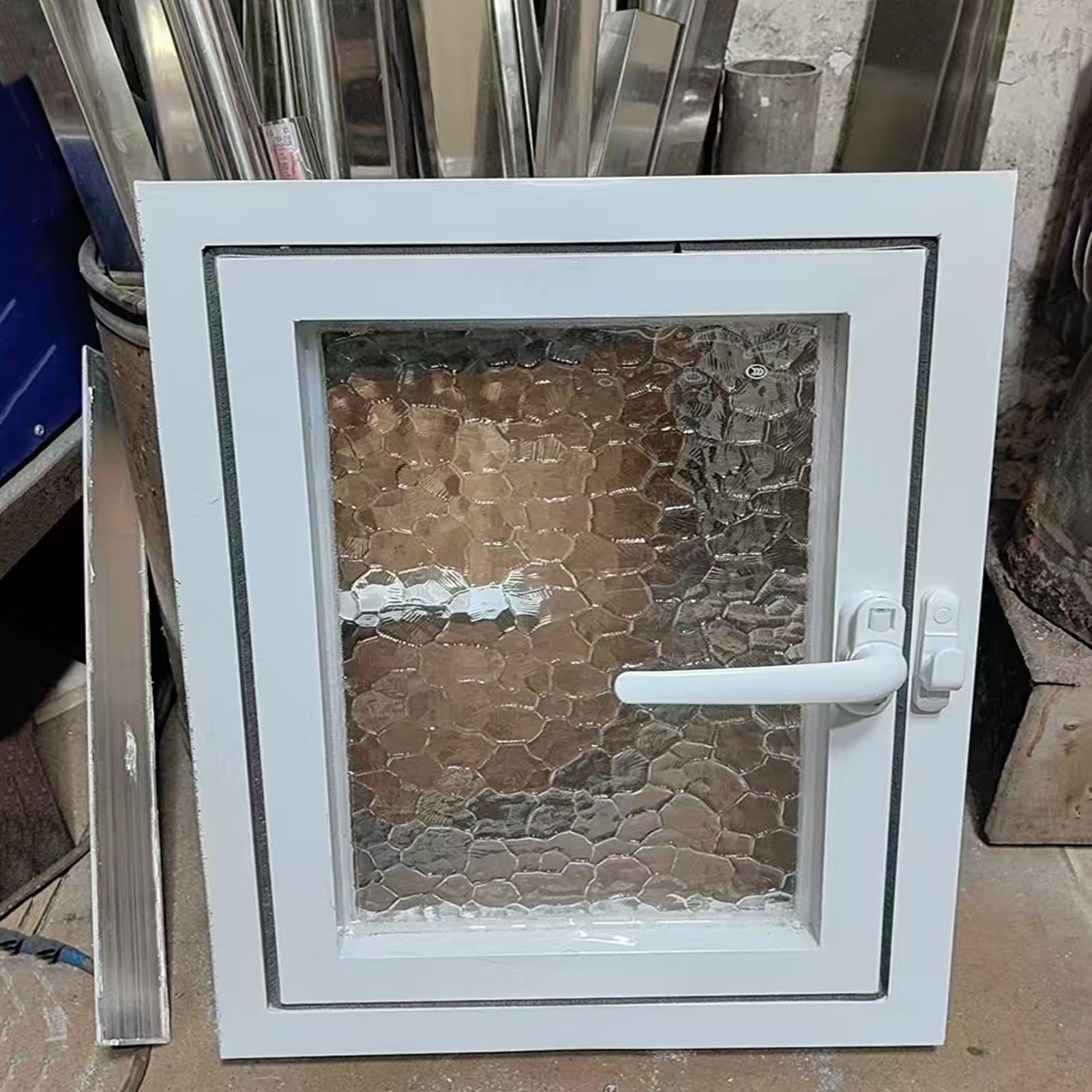 Finestra di ventilazione girevole a 360° per casette, pollai, serre e garage, in alluminio, 30 x 30 cm, finitura bianca