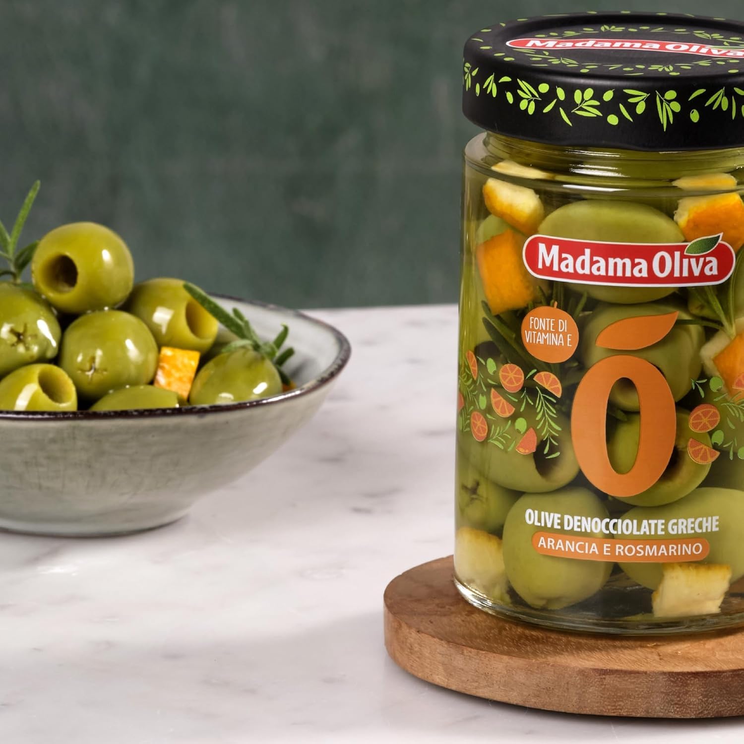 Madama Oliva Greek Pitted Green Olives 300 g, Halkidiki Variety, Orange and Rosemary Flavour, Castelvetrano Processing, Packed in Brine, Intense and Aromatic Flavour