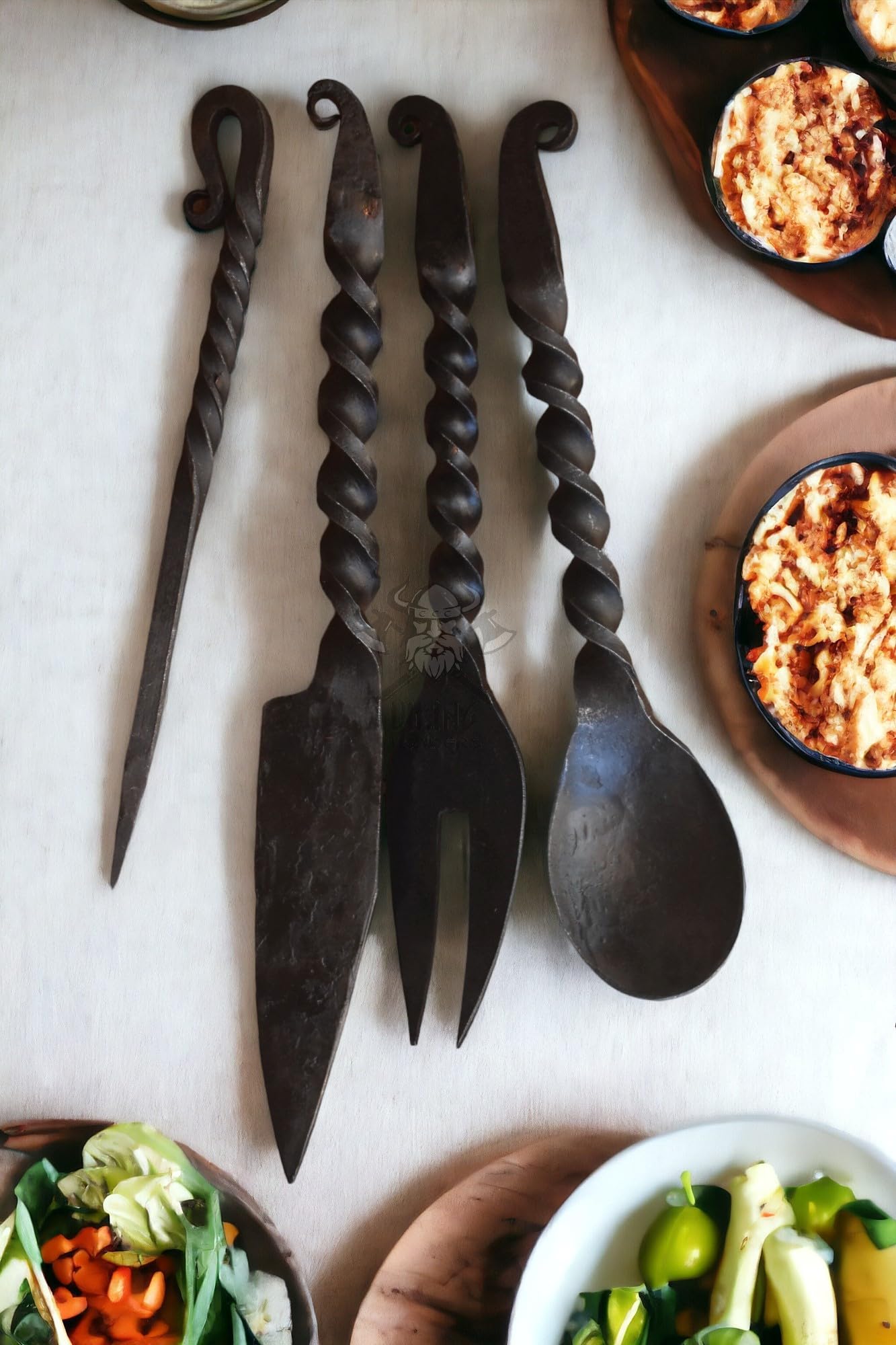 Viking Traders Handgeschmiedetes mittelalterliches gedrehtes Esszimmer-Set mit 4-teiligem funktionalem Gabelmesser, Löffel und Essstäbchen, mittelalterliches Essset, mit Echtledertasche zum Tragen