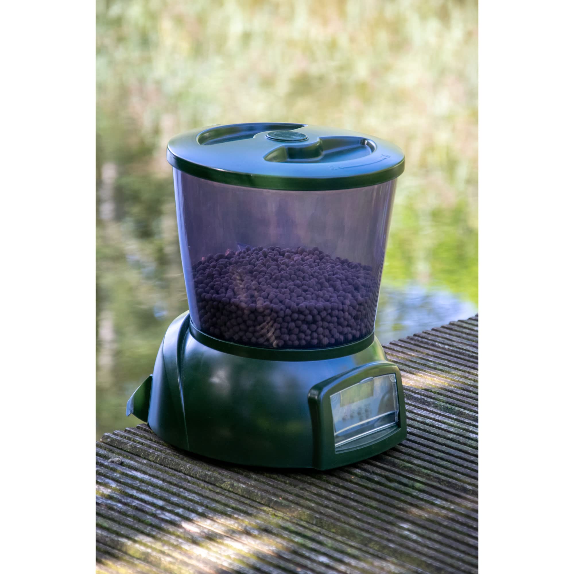 dobar® Programmierbarer Fisch-Futterspender mit LCD-Anzeige für draußen - Automatischer Fish Feeder - 22 x 22,5 x 26,5 cm - Grün