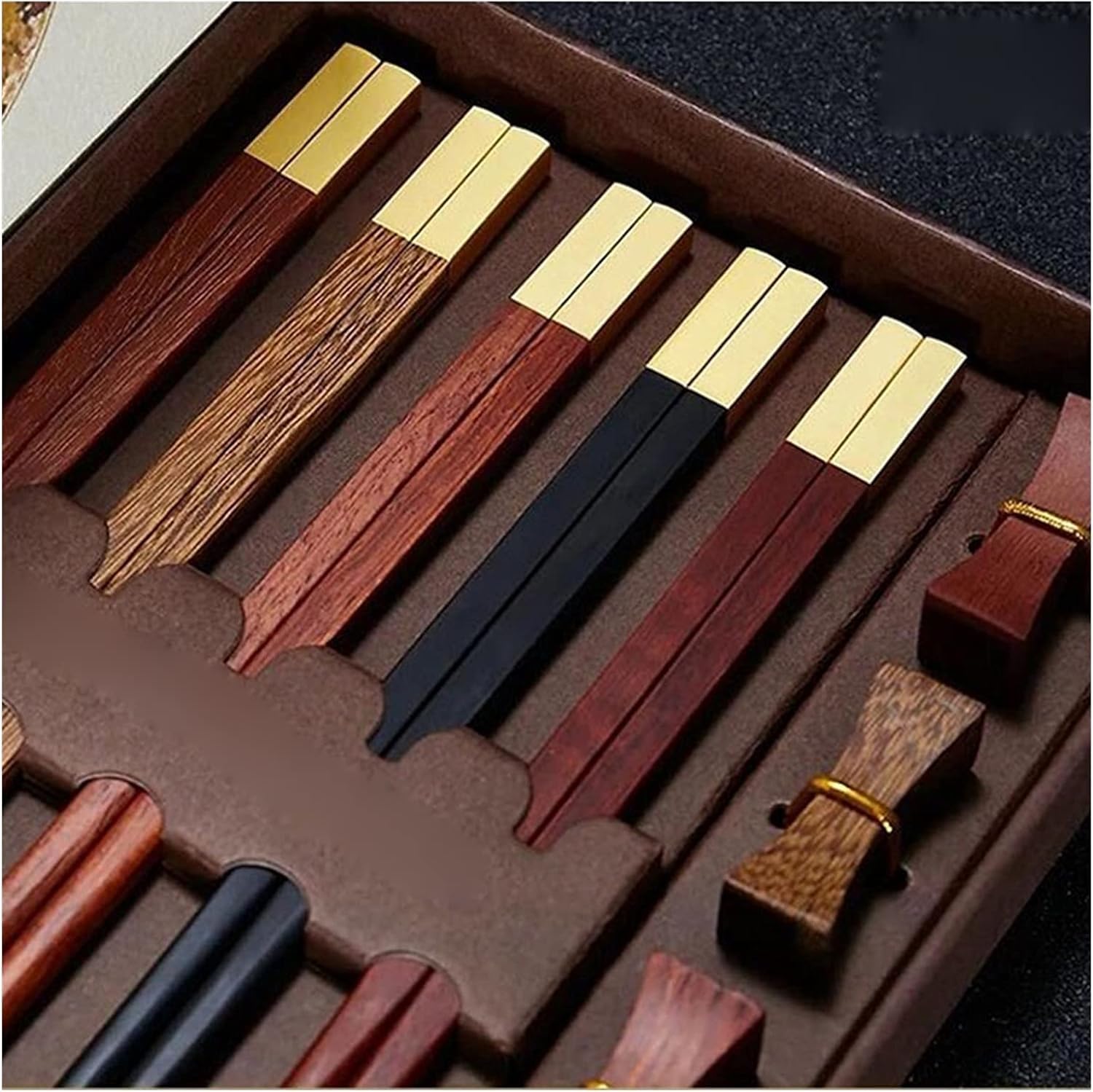 Coffret Cadeau De 5 Baguettes Et Repose-Baguettes, Baguettes en Bois Réutilisables Et Légères pour Ramen, Gold