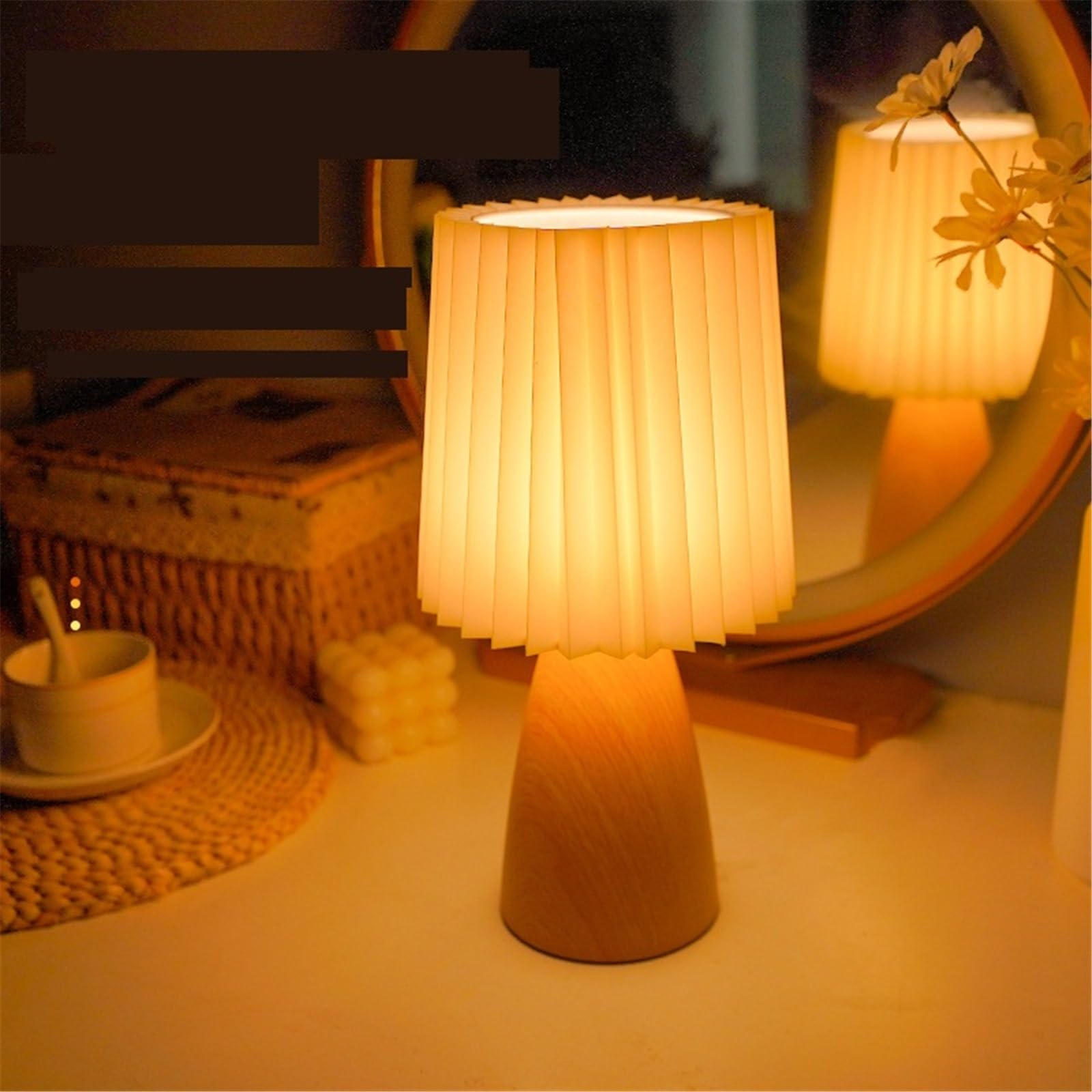Affascinante Lampada da tavolo retrò plissettata in ceramica for camera da letto, studio, comodino Arredamento per la casa