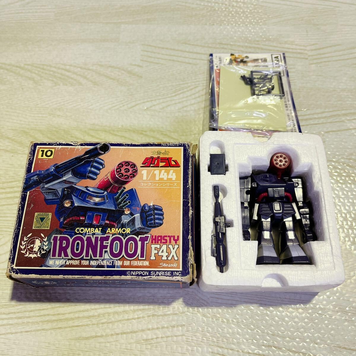 Amazon.co.jp: 太陽の牙ダグラム アイアンフット 1/144