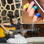 AUGSUN 30pcs Silicone Guitar Finger Guards 5 Tailles Protecteurs de bouts de doigts , Couvertures de doigt, Avec des pics, Pour les instruments à cordes acoustiques, Coudre l'utilisation de la broderie, anti-dérapant douleur