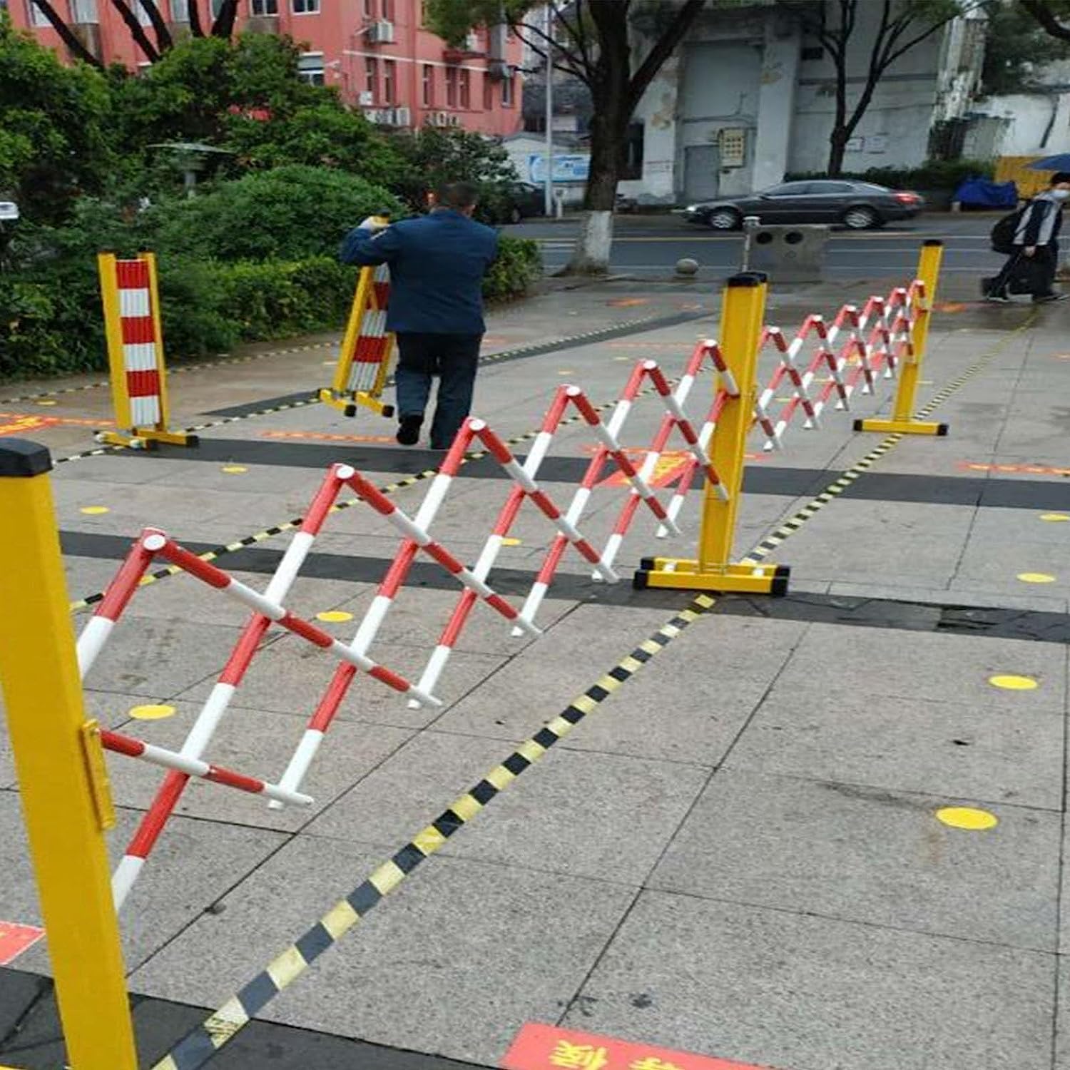 Mobile Barrikaden, Bauzäune, faltbare Barrikaden, Kontrolle und sehr flexible Verwendung in Verkehrssituationen (Farbe: Gelb, Größe: 1,2 x 3 m)