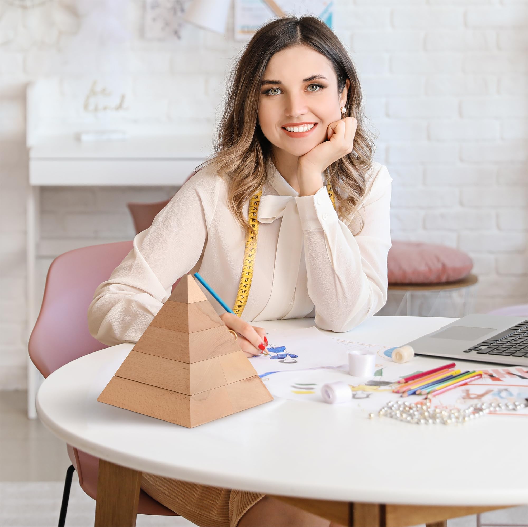 Wertepyramide aus Vollholz – Bedürfnispyramide für Coaching, Therapie & Beratung – perfekt für Wertearbeit – visualisiert Bedürfnisse, Ziele und persönliche Entwicklung