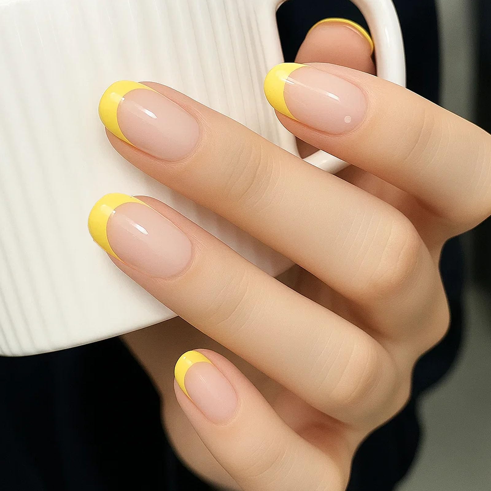 Short Almond Press-On Nails with Yellow French Tip & Daisy Accent - Image 4