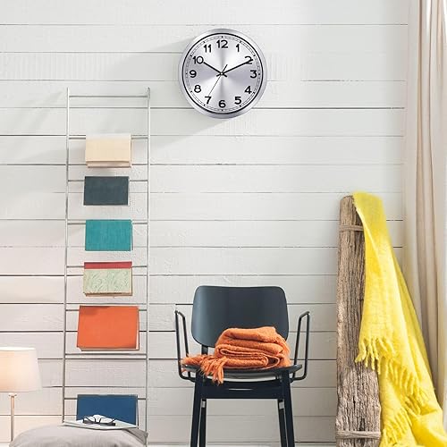 Miniatura 6 de Plumeet Reloj de pared pequeño, 10 pulgadas, funciona con pilas, con marco de aluminio plateado, reloj de pared de metal silencioso que no hace