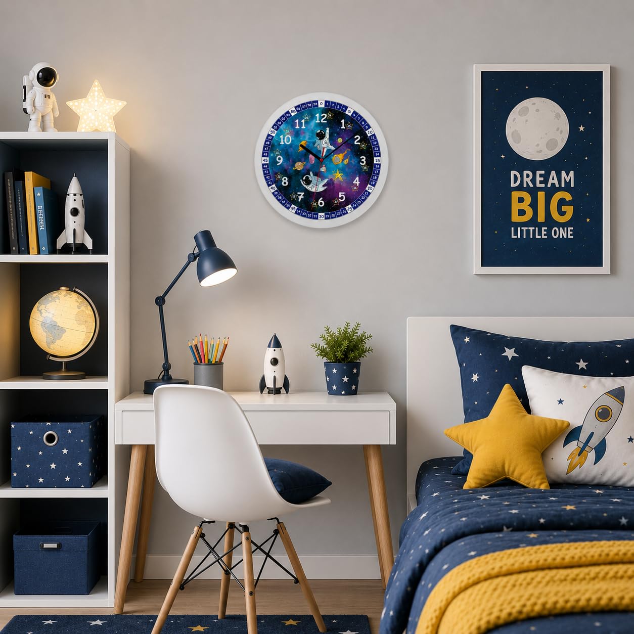 K&L Wall Art lautlose Astronauten Wanduhr leise Kinder Lernuhr 30cm für Junge Mädchen lustige Kinderuhr 30cm