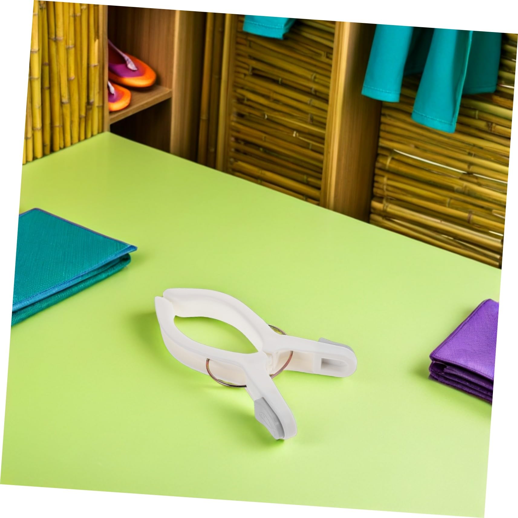 Pinzas Grandes de Plástico Blanco, 8 Piezas, Antideslizantes | Resistentes al Viento, para Toallas y Cortinas, Clips de Alta Resistencia para Uso Doméstico