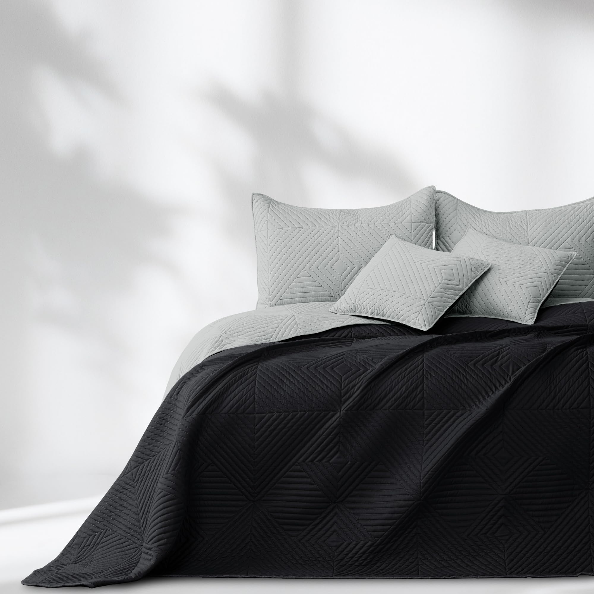Colcha de 240 x 260 cm, color negro y plateado, colcha de cama de dos caras, acolchado ultrasónico de poliéster