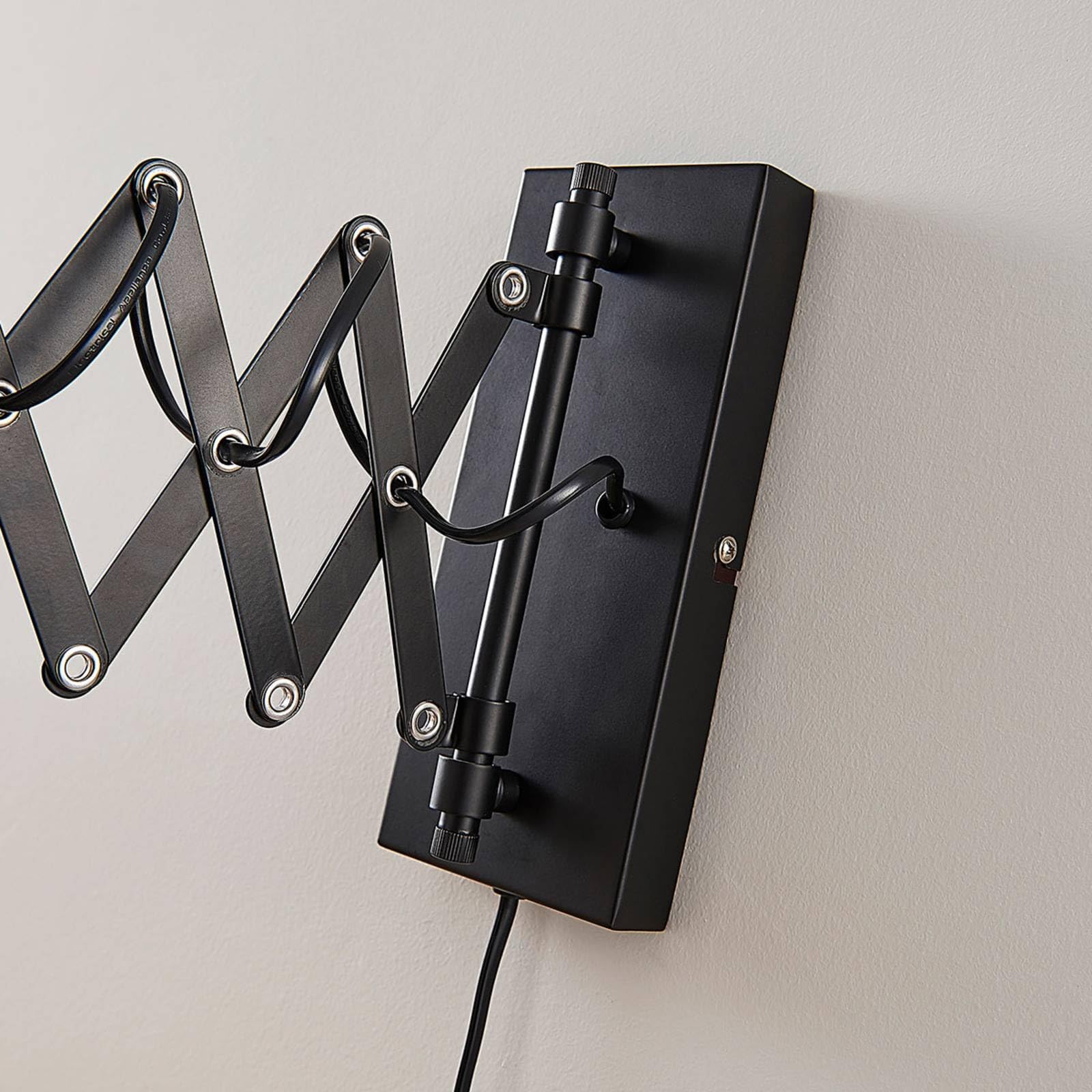 Lindby Lámpara de pared Merle (Moderno) en Negro hecho Metal e.o. para Dormitorio (1 llama, E14) aplique