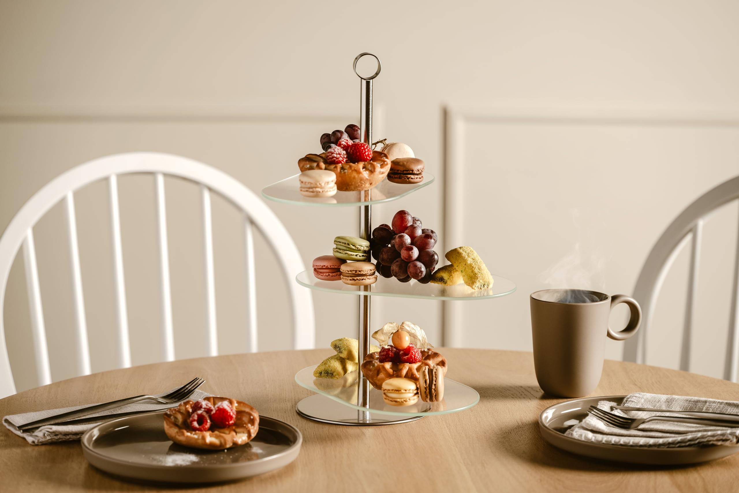LEONARDO HOME CENA 025364 Présentoir en verre moderne pour gâteaux et amuse-gueules Élégant présentoir pour brunch et buffet Design intemporel Pour toutes les occasions Hauteur 39 cm Argenté