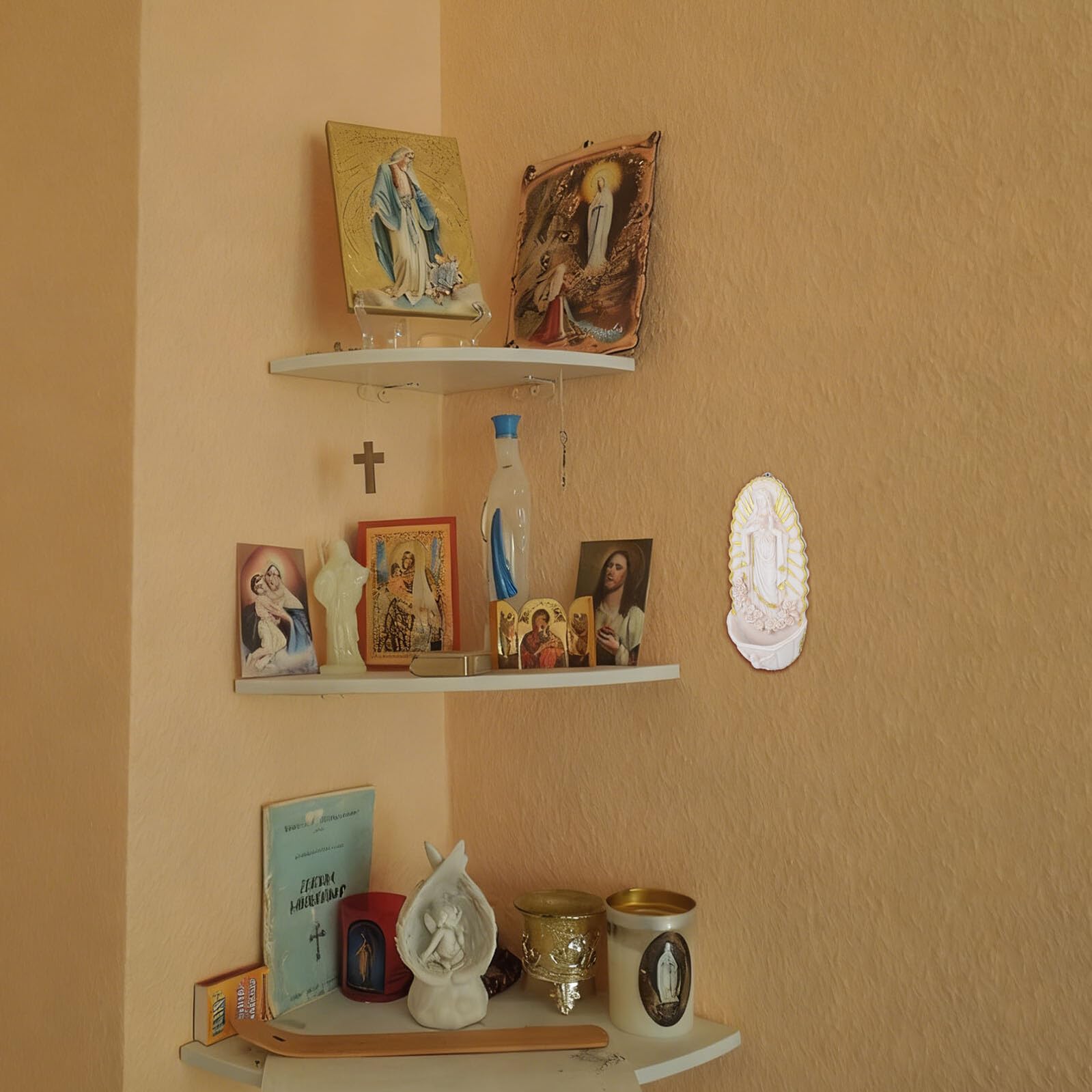 Acquasantiera da Parete in Resina Decorazioni Cattoliche della Madonna di Guadalupe Decorazione Murale per Ingresso e Chiesa Ornamento Sacro Riutilizzabile per Ambienti