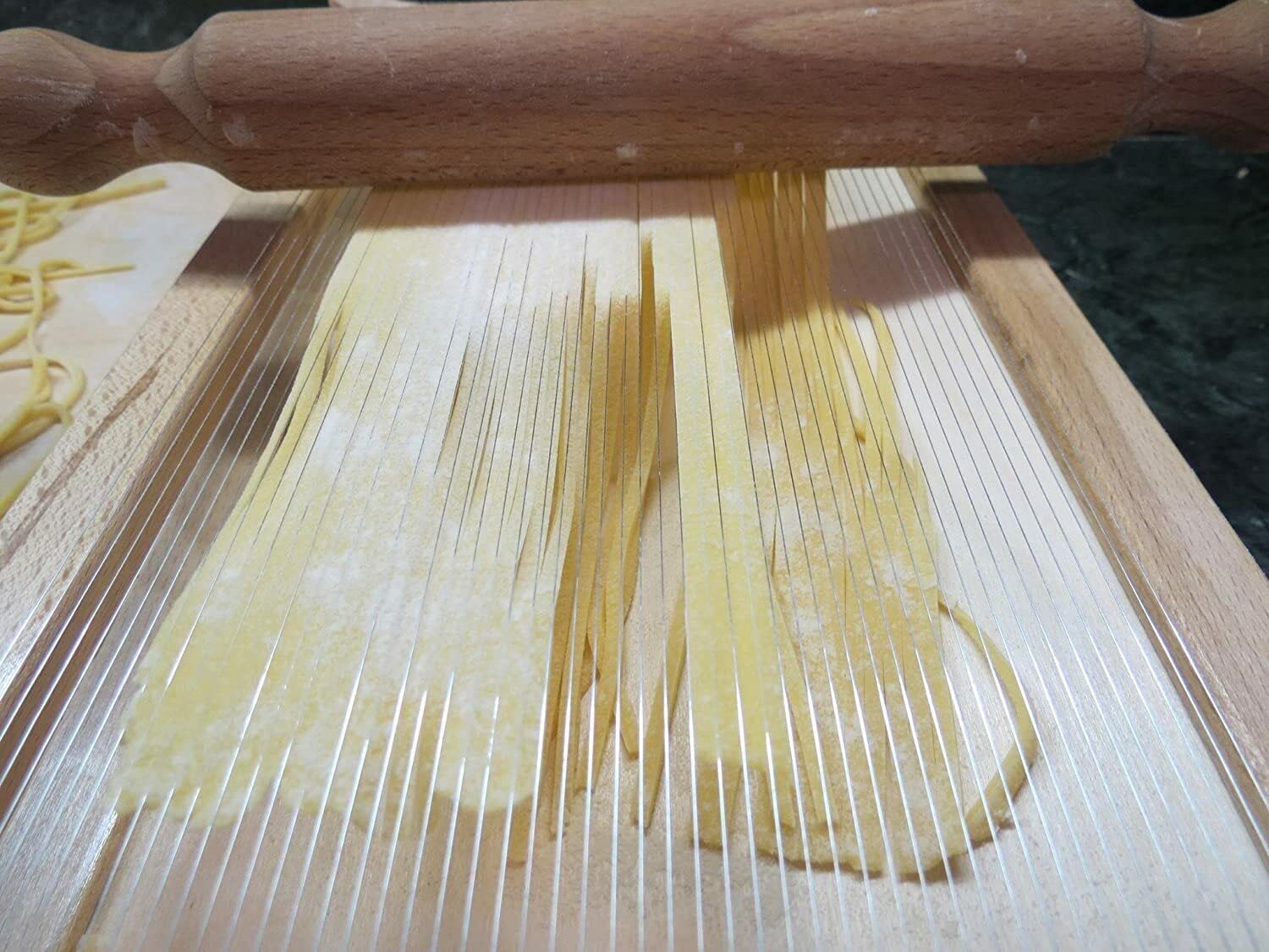 Orso Chef GUITAR mit MATTARELLO Pasta Spaghetti Fettuccine Abruzzese mit Edelstahl-Plattenschneider inklusive