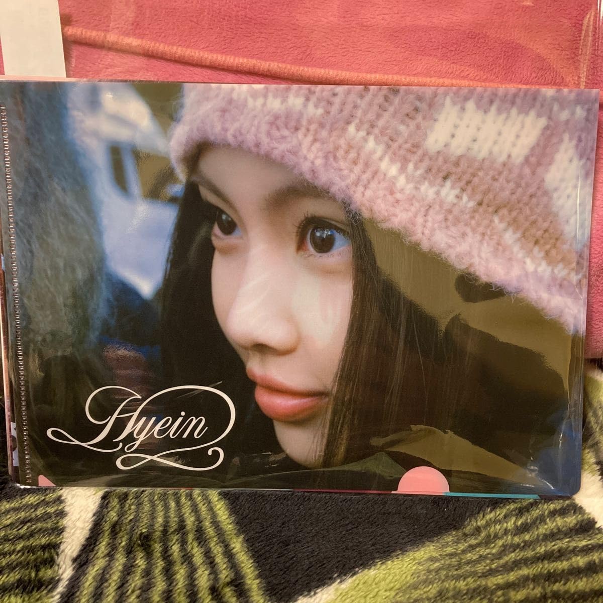 Amazon.co.jp: OMGCDおまけ付き+ヘインA5クリアファイルNewJeansOMGver
