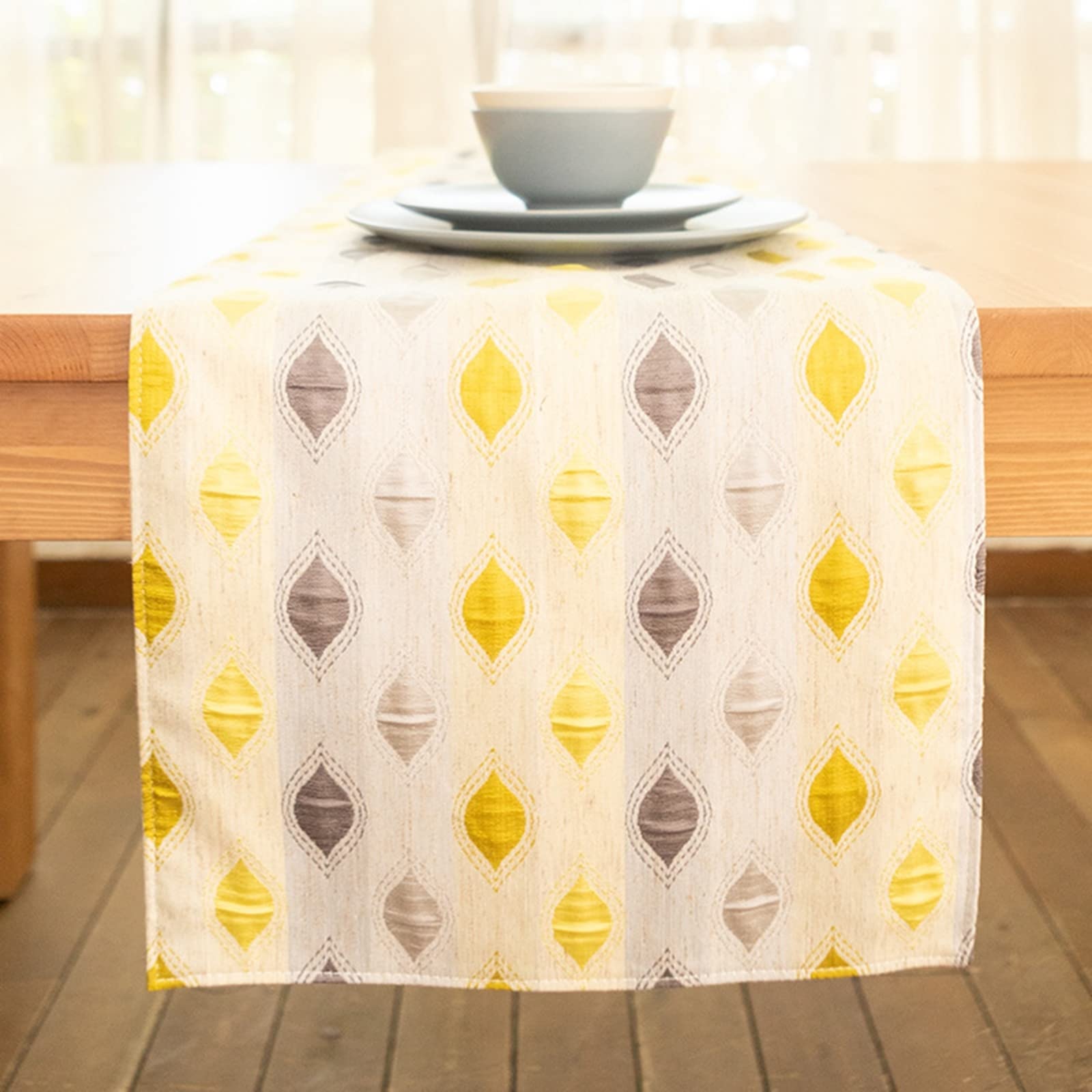 Chemin de table jaune anti-pli 35x200 pour décoration de table de fête