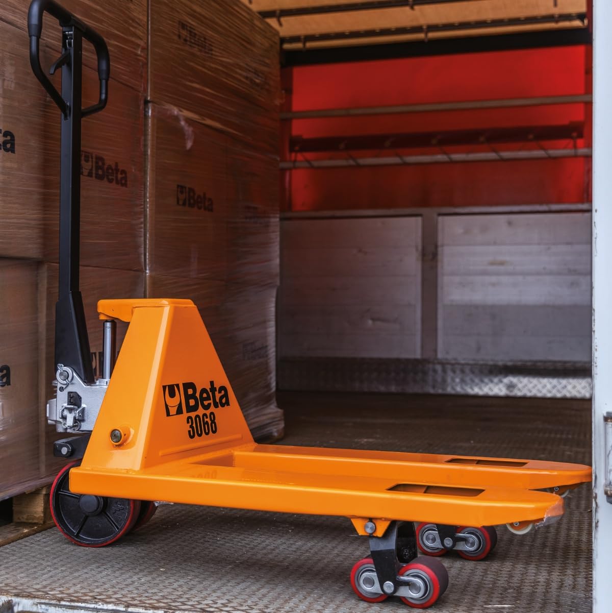 Beta 3068 – Transpallet Manuale a Forche Ridotte 2,5 t, Ruote PU, Leva 3 posizioni, Valvole sicurezza e controllo – Ideale in Spazi Ristretti
