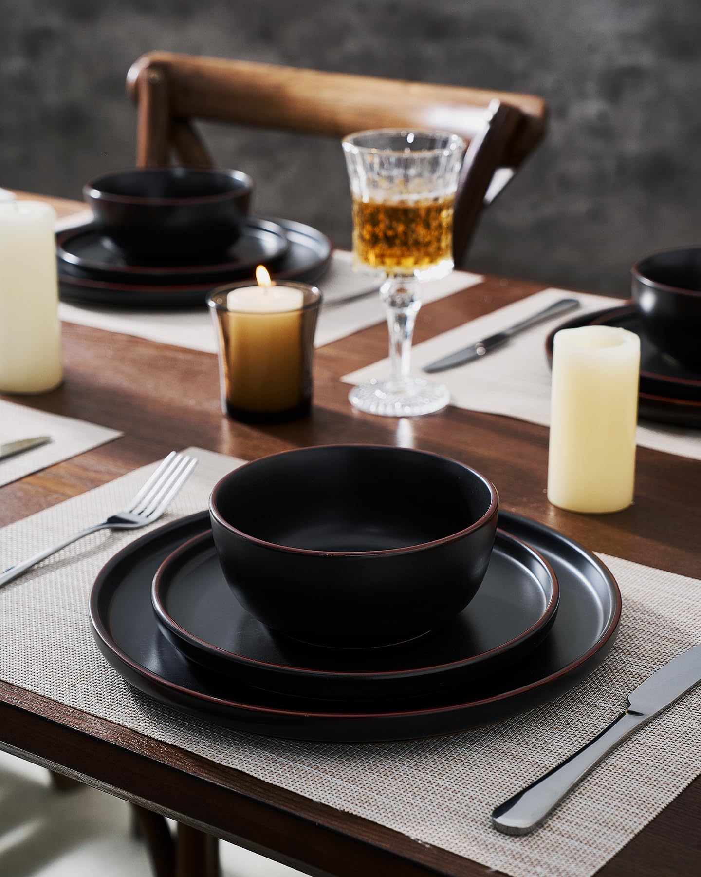 Famiware Mercury Tafelservice aus Steingut, 18-teilig, Mattschwarz