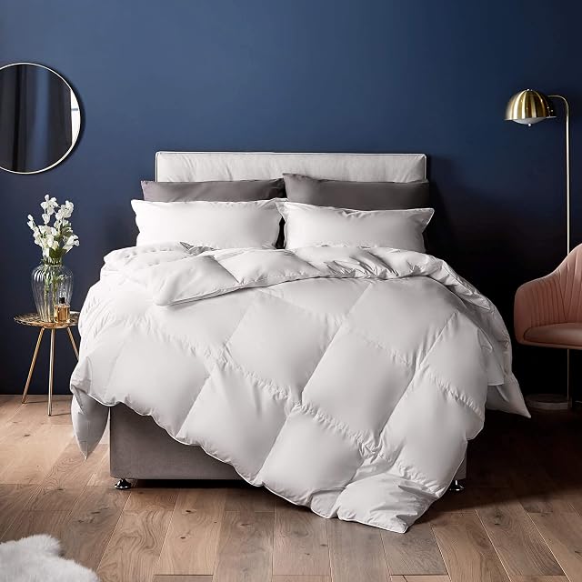 Silentnight Duck Feather and Down Duvet - Hotel Quality Luxury 13.5 Tog Double Winter Duvet Feather and Down Warm Cosy Quilt with Breathable Cotton Cover - Machine Washable - Double