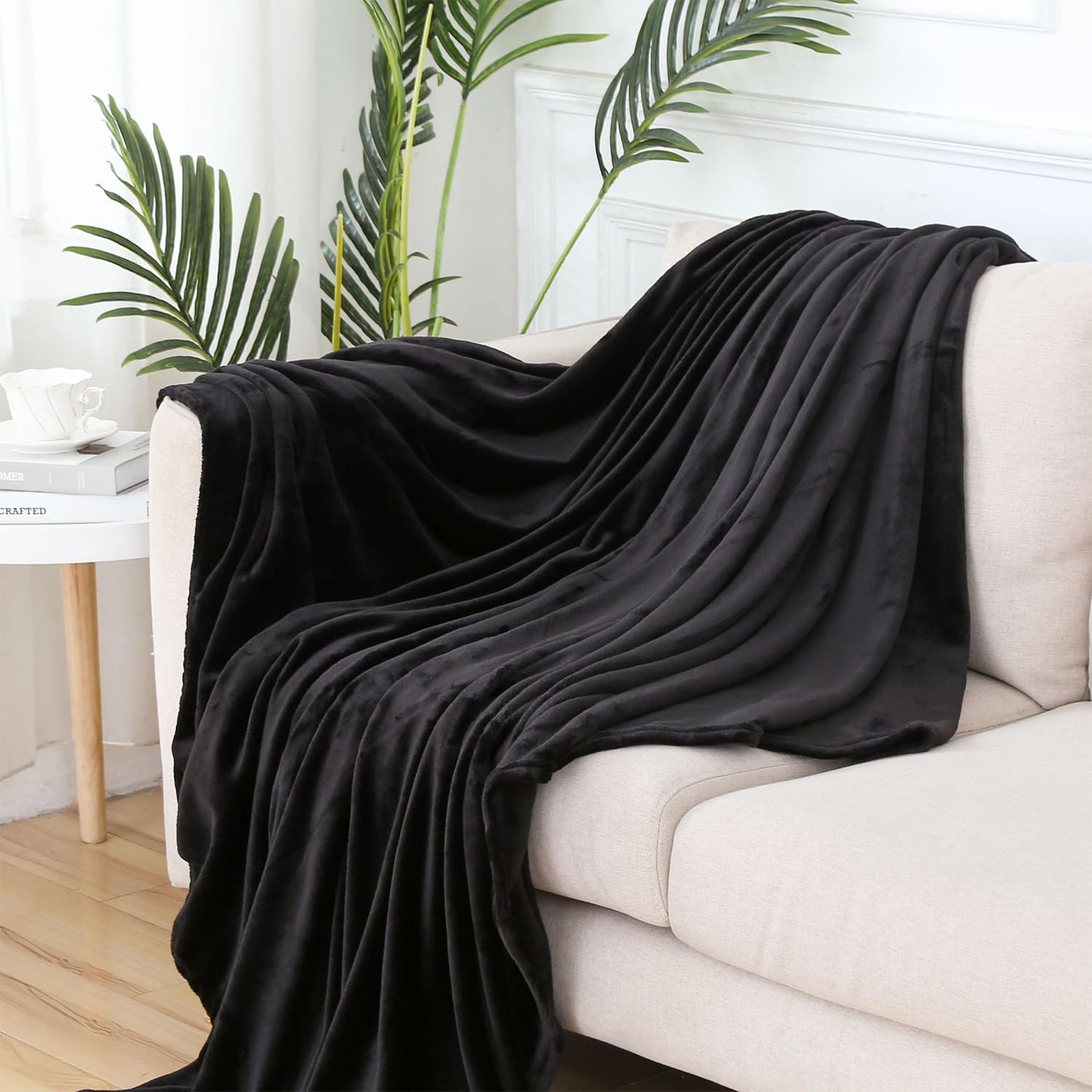 Wlian Luxury Flannel Blanket Single – Ultra Soft Warm Cosy Throw for Sofa & Bed, Anti-Allergy Lightweight Blanket, Versatile Indoor Outdoor Use, 120x200cm, Black